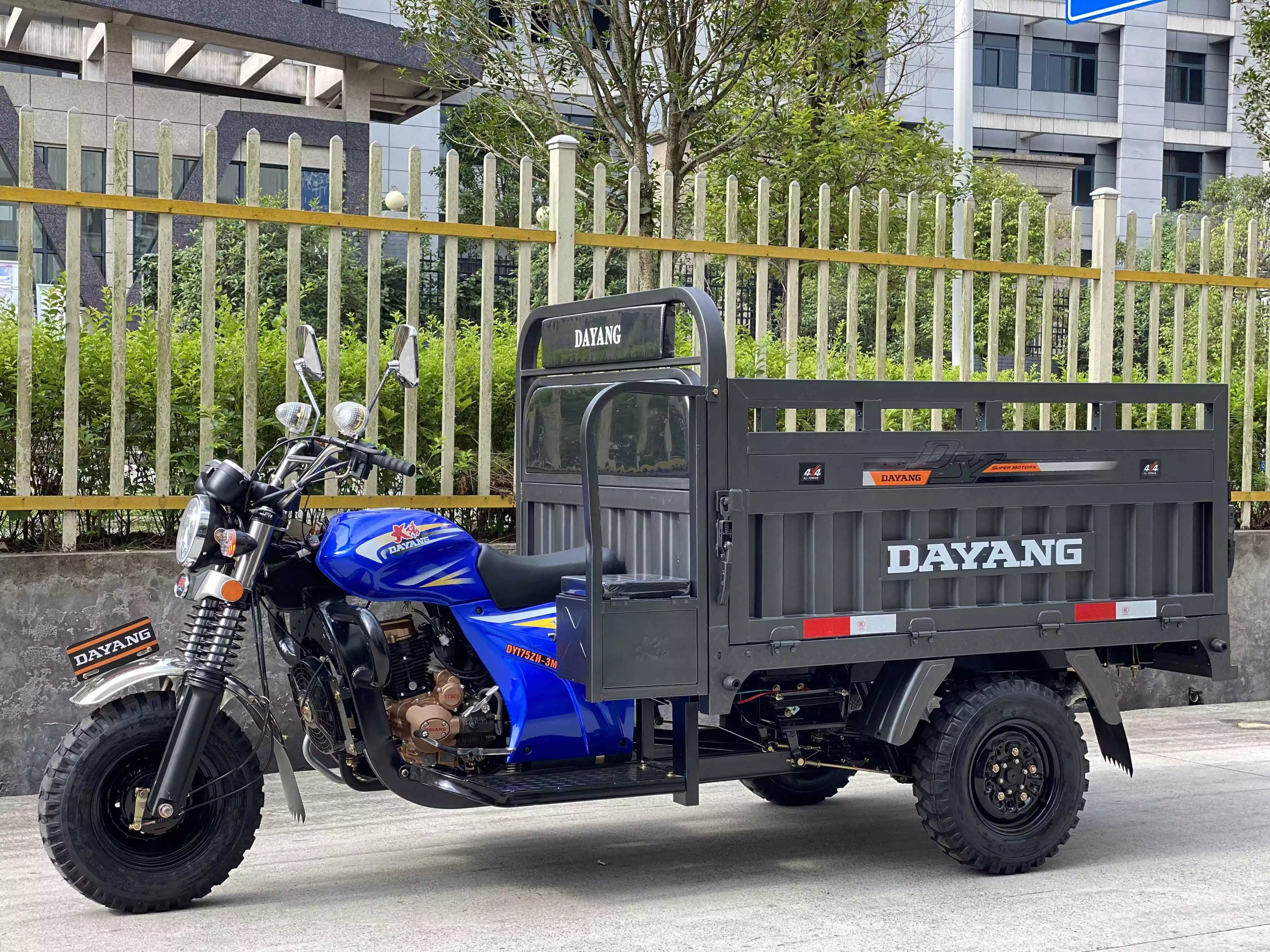 China Hot Selling safety New Model 3 Wheel gasoline tuk tuk Rickshaw tricycle scooter hanicap cargo
