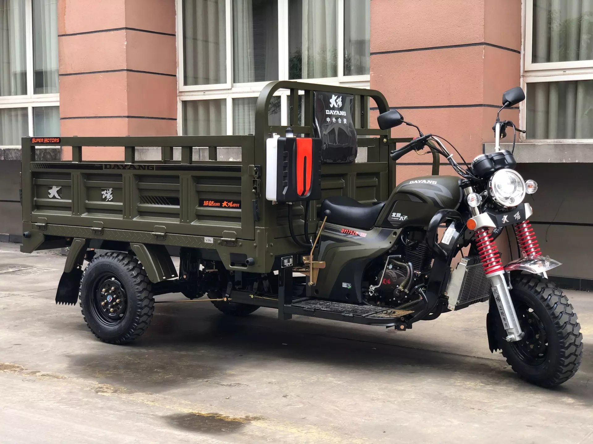 High Quality motorized 175cc air engine Heavy duty cargo tricycle passenger reliable China Powerful engine CCC For Adult