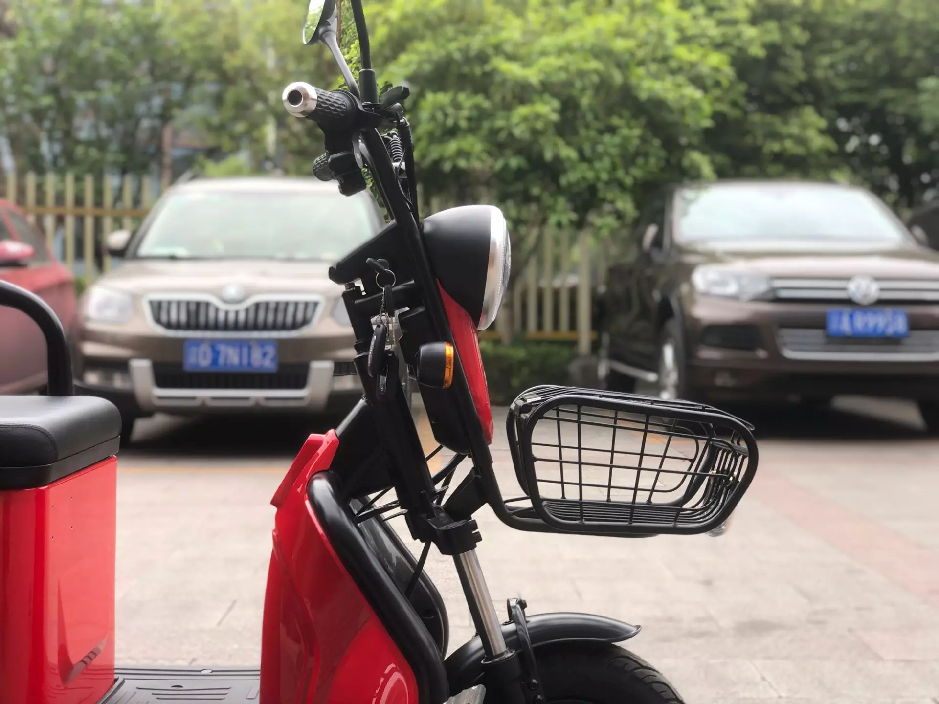 2021  DAYANG factory electric tricycle 350W differiential motor 3 wheel leisure  tricycle  for adult passenger and cargo carrier