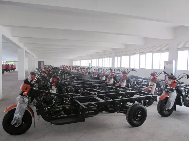 China BeiYi DaYang Brand Cheap Enclosed cabin cargo 3 wheel motorcycle trike bike wagon van tricycle
