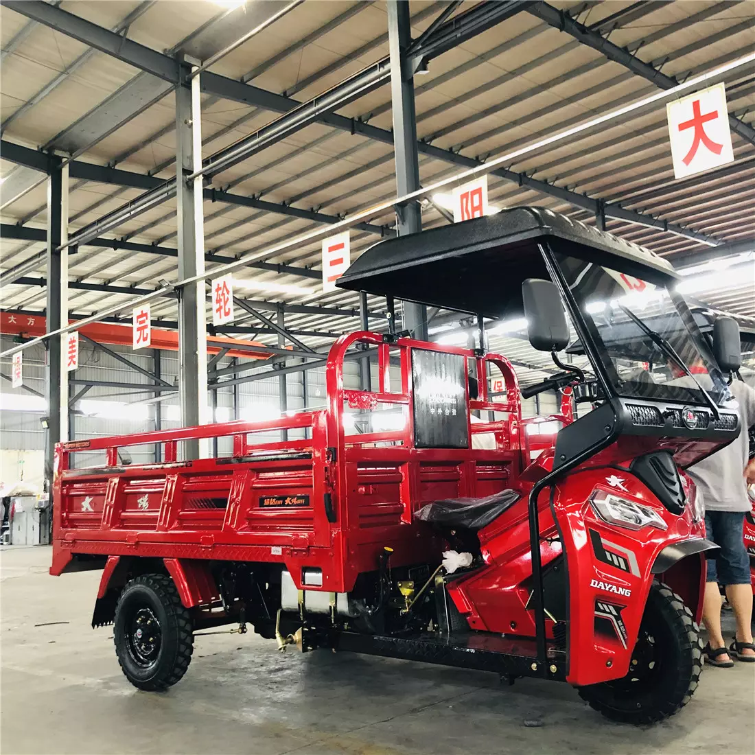 2022 DAYANG factory sale heavy cargo 1500kg capacity 200cc tuk tuk  cargo tricycle China origin