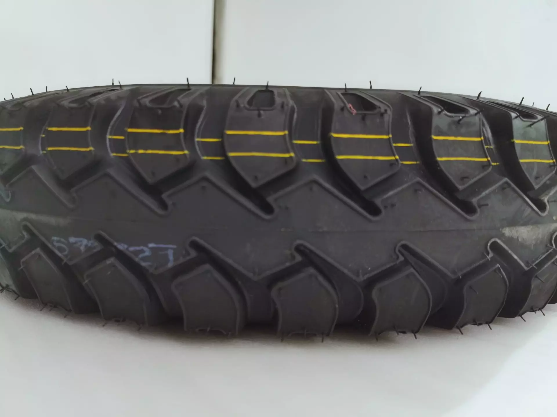 Factory Direct Color Motorcycle Tires for Sale 4 hole 5.0-12 tire for Sale Tyre Product Casing Pattern Rubber CCC Origin Type