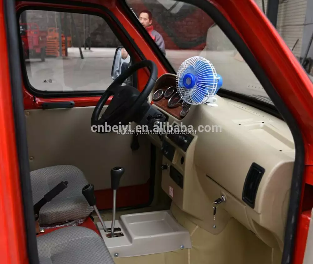 Enclosed Passenger Three Wheel Motorcycle 7 People 300cc Cabin Motorcycle Tricycle China in Peru 2016 Motorized 201 - 250cc 13L