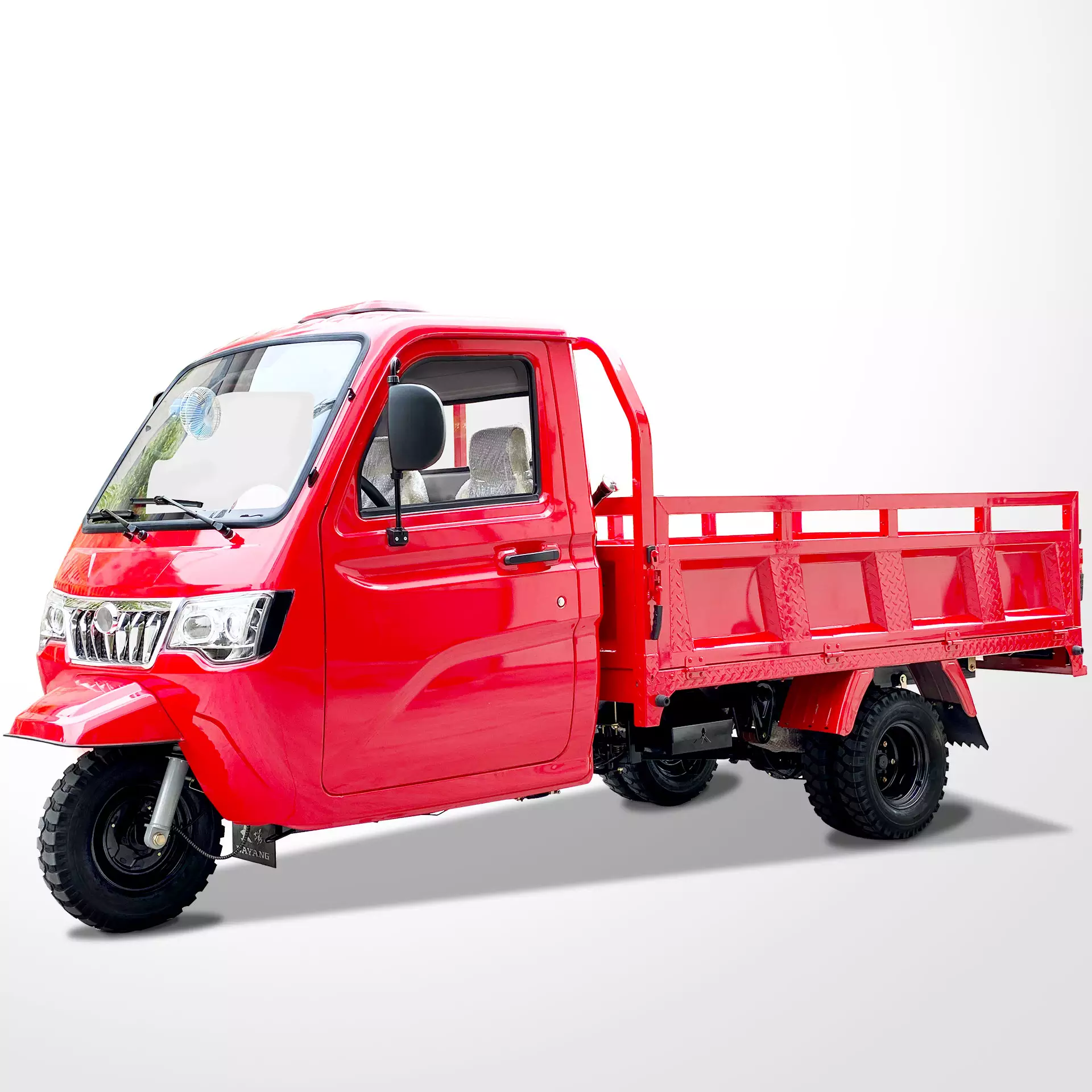 DAYANG high cost performance Enclosed cabin heavy loading tricycle with powerful engine and big cargo truck tricycle