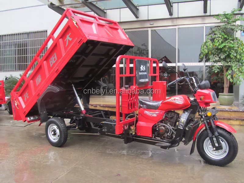 heavy load THREE wheel motorcycle trikes 200cc motor tricycle/ cargo triciclo/ scooter/ pedicab with cheap price