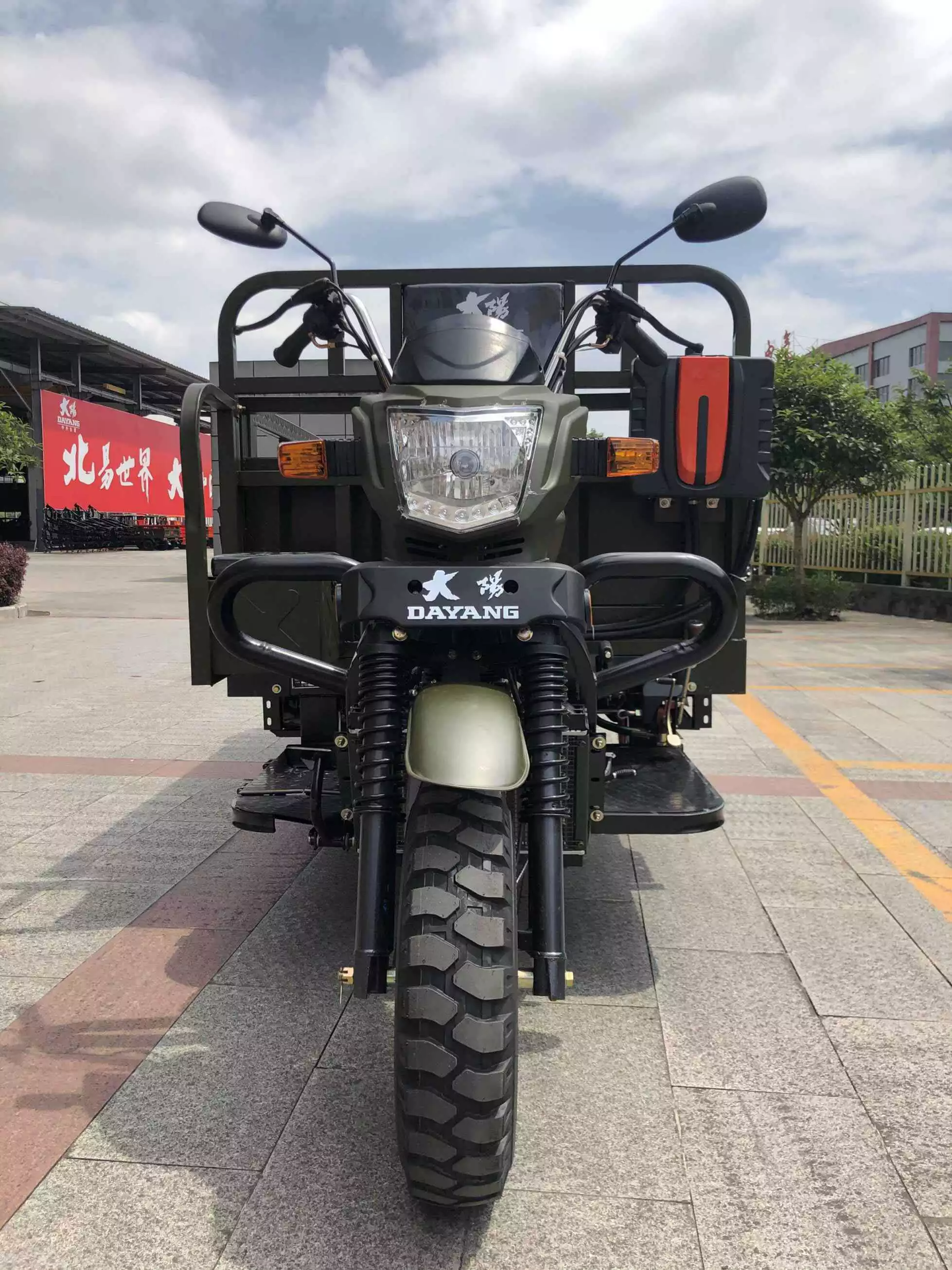 Hot sale adult safe and reliable agricultural morocco trade 150cc loncin engine tricycle cargo gasoil