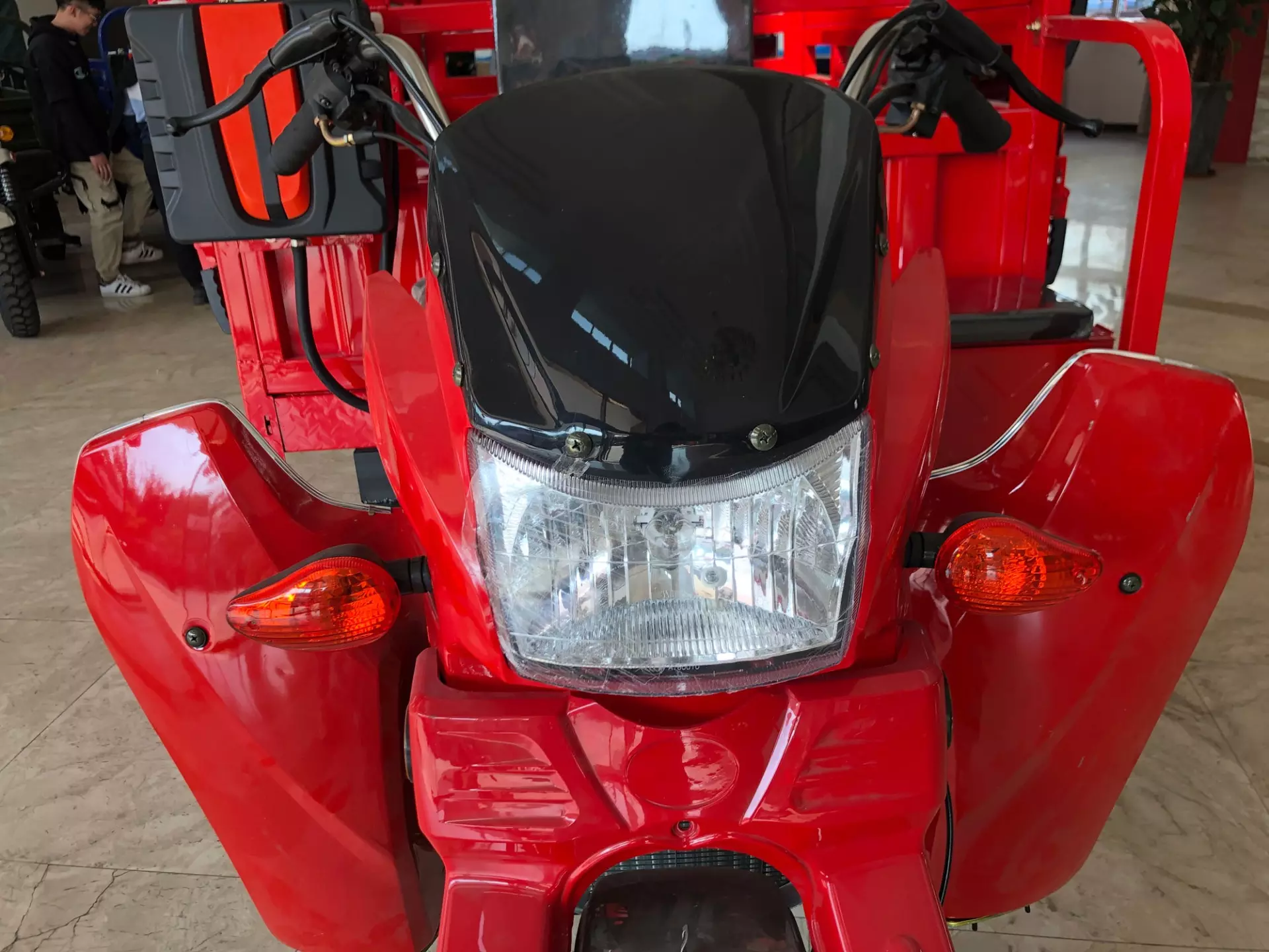 Chinese 250cc cargo motor trimoto new asia price Automatic unloading  motorized adult tricycles