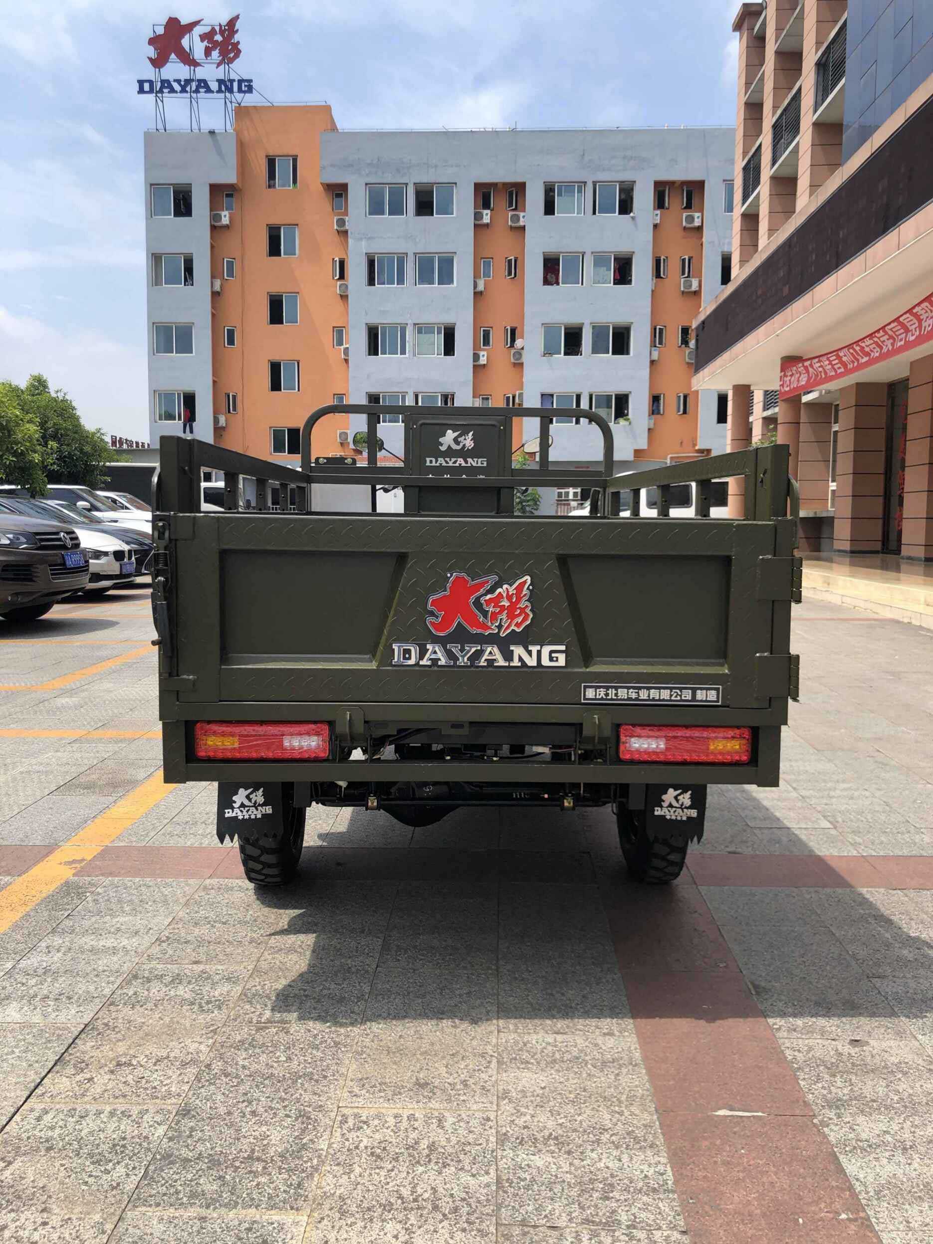 Q3-5 Heavy loading truck cargo tricycle with 200cc water cooling engine and Hydraulic lifting device