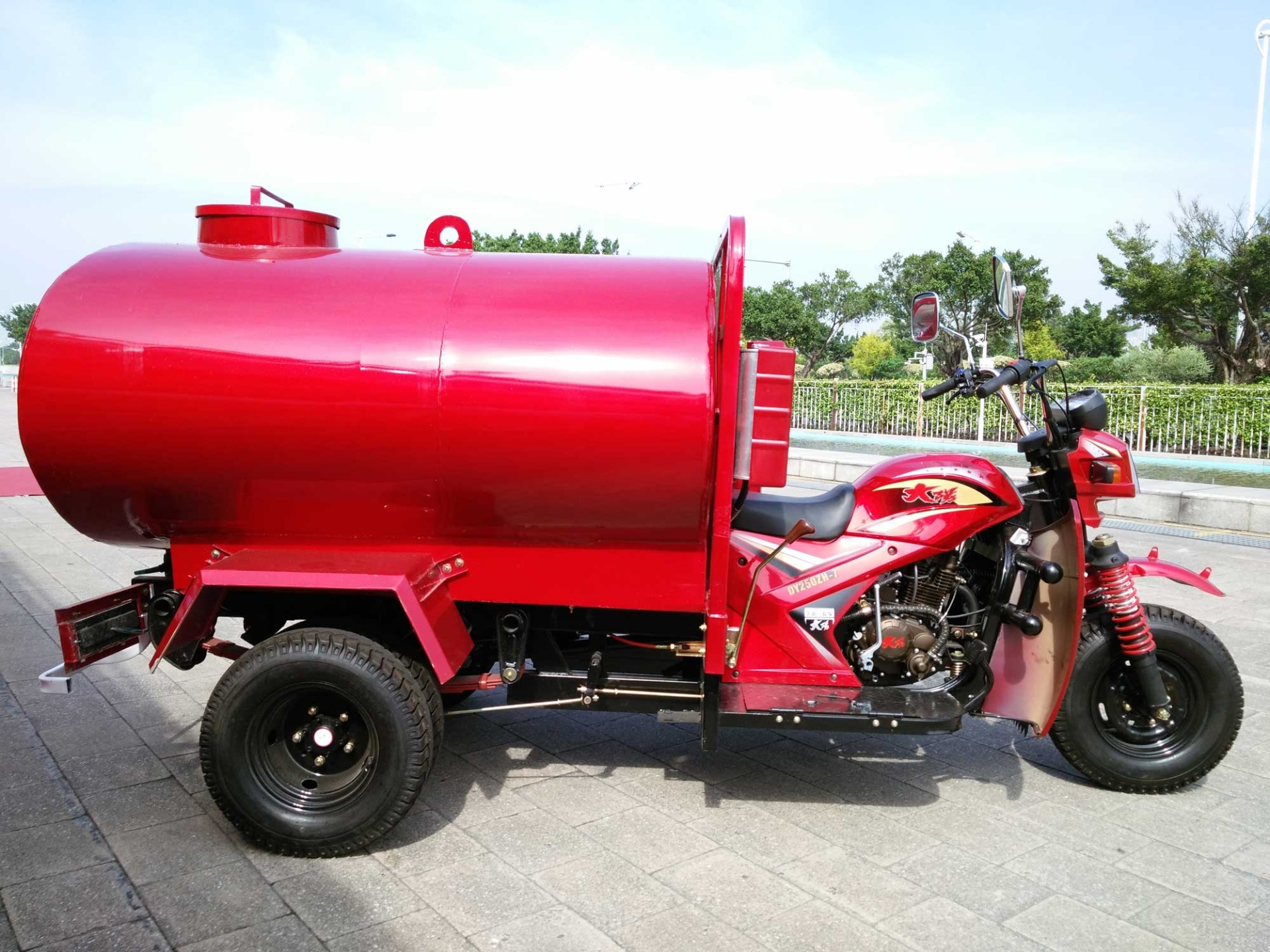 DW-5 African new hot popular fashionable tank water tricycle tuk tuk three wheel motorcycle 250cc water tank tricycle