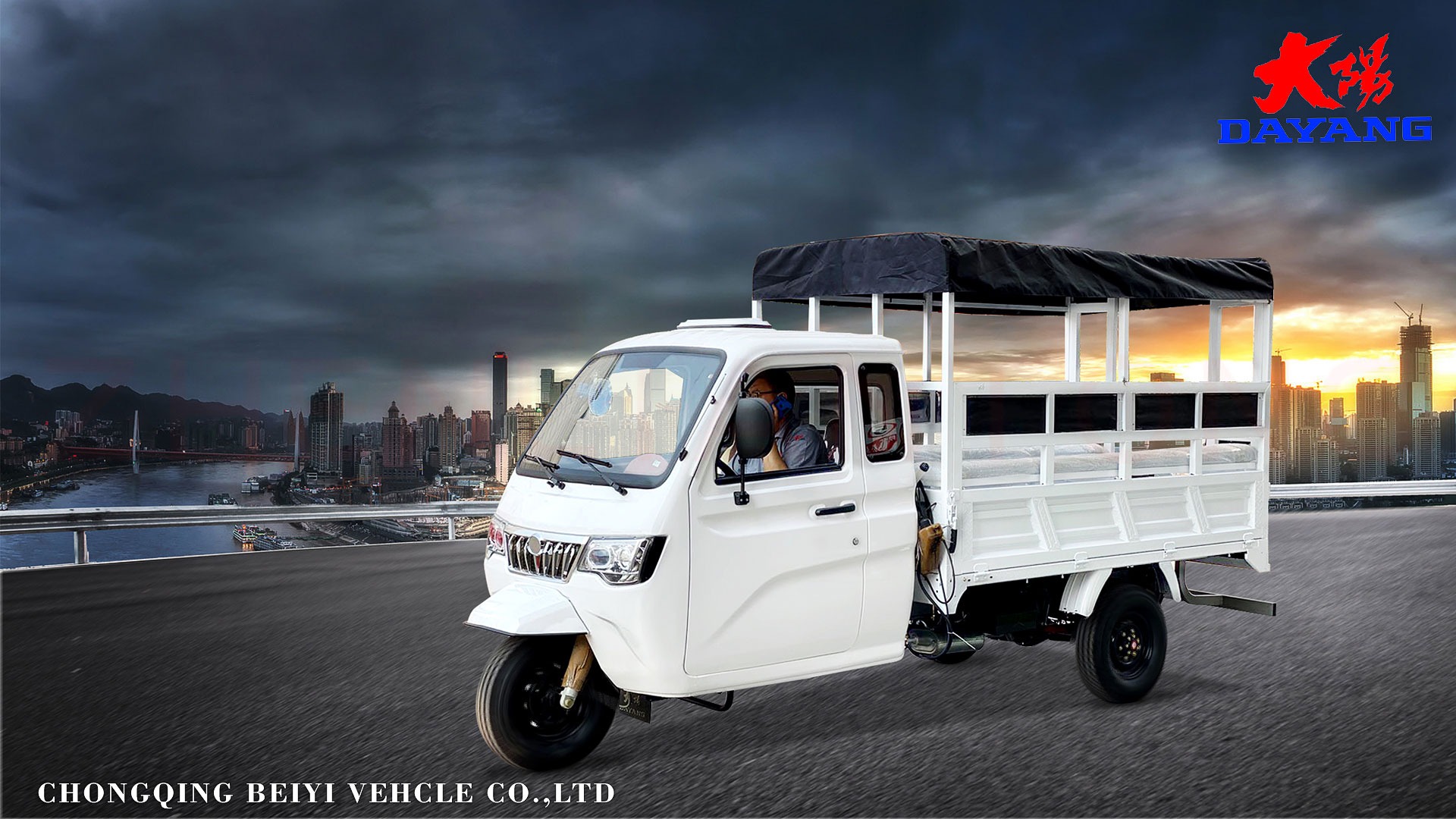 DY-P2 Enclosed cabin and heavy loading cargo tricycle with plastic cargo cover