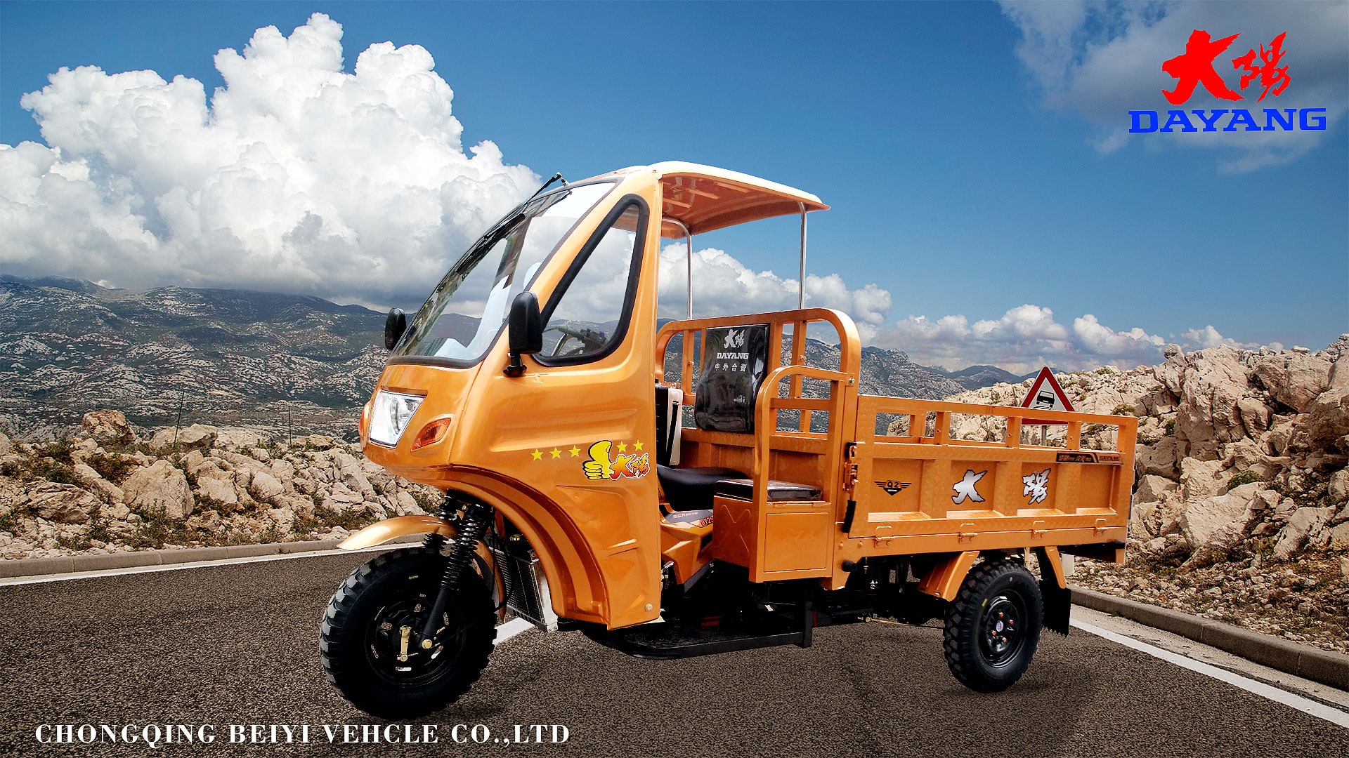 Q2-S1 Semi Cabin Cargo Tricycle with Powerful Engine Q2-S1 Semi Cabin Cargo Tricycle with Powerful Engine