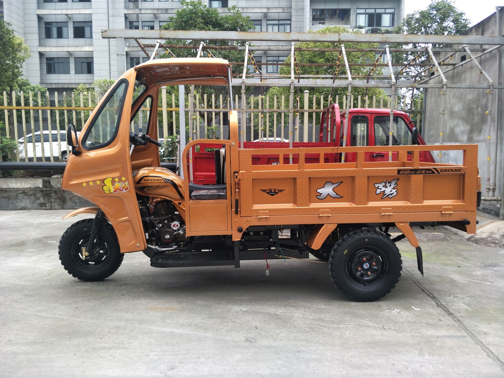Gasoline Auto Unload Motorized Cargo Tricycle
