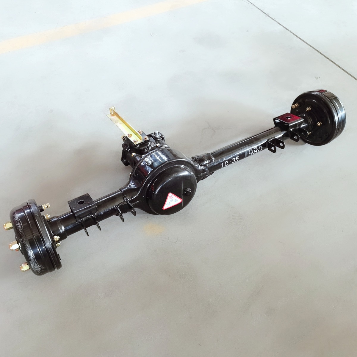 HQ-14  980长安加力180鼓后桥