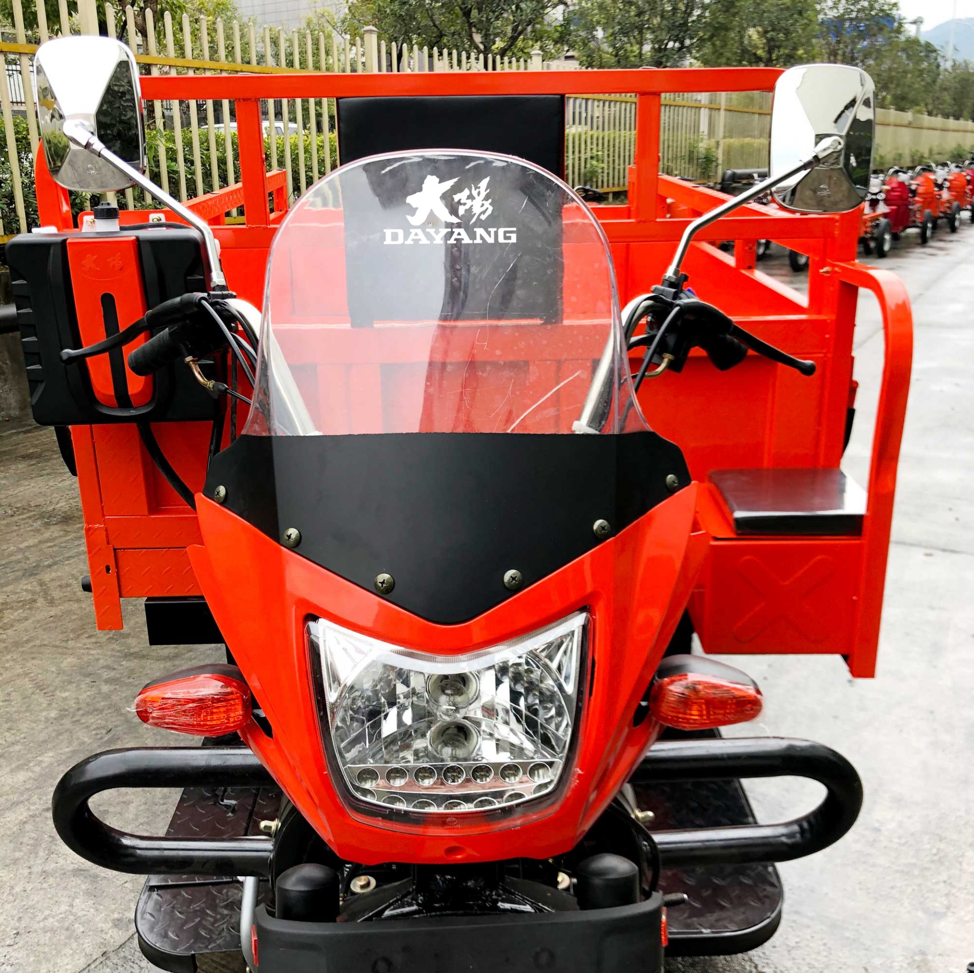 Dump Tricycle Motorcycle Cargo Agricultural Tricycle 150cc Motorized Tricycle