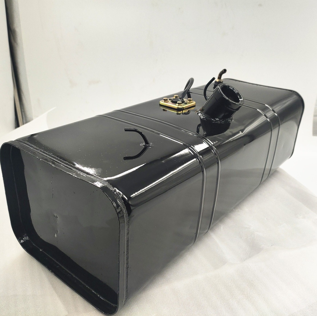 下宽油箱-重庆三轮摩托车配件BY