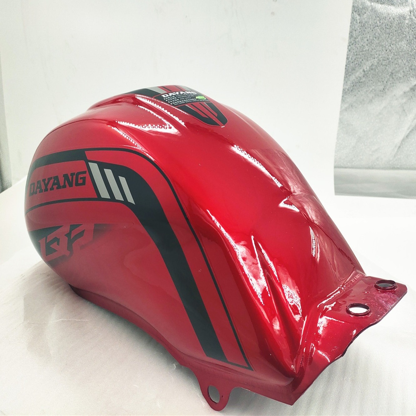 Q2油箱-重庆三轮摩托车配件BY