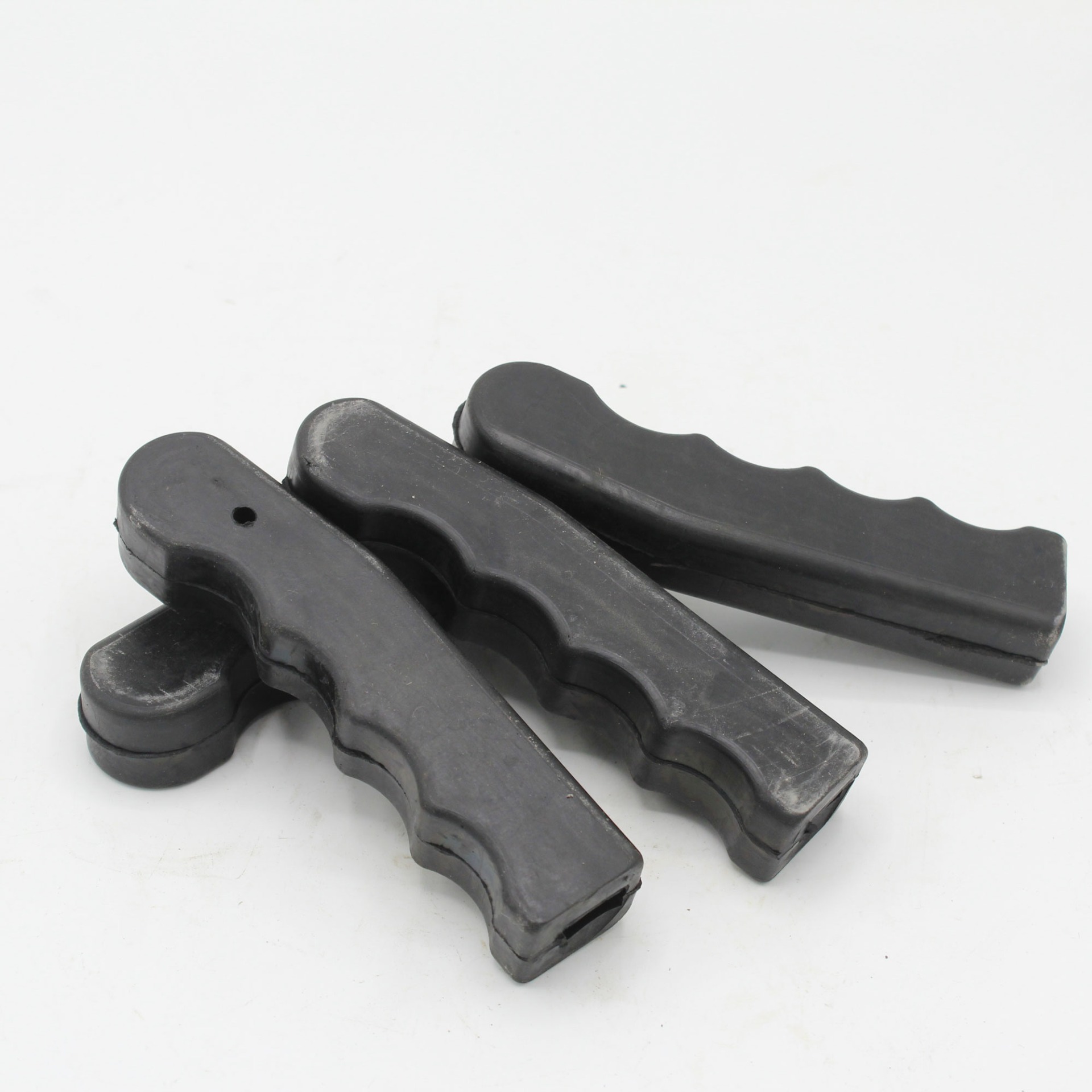 货箱手柄胶-重庆三轮摩托车配件DY