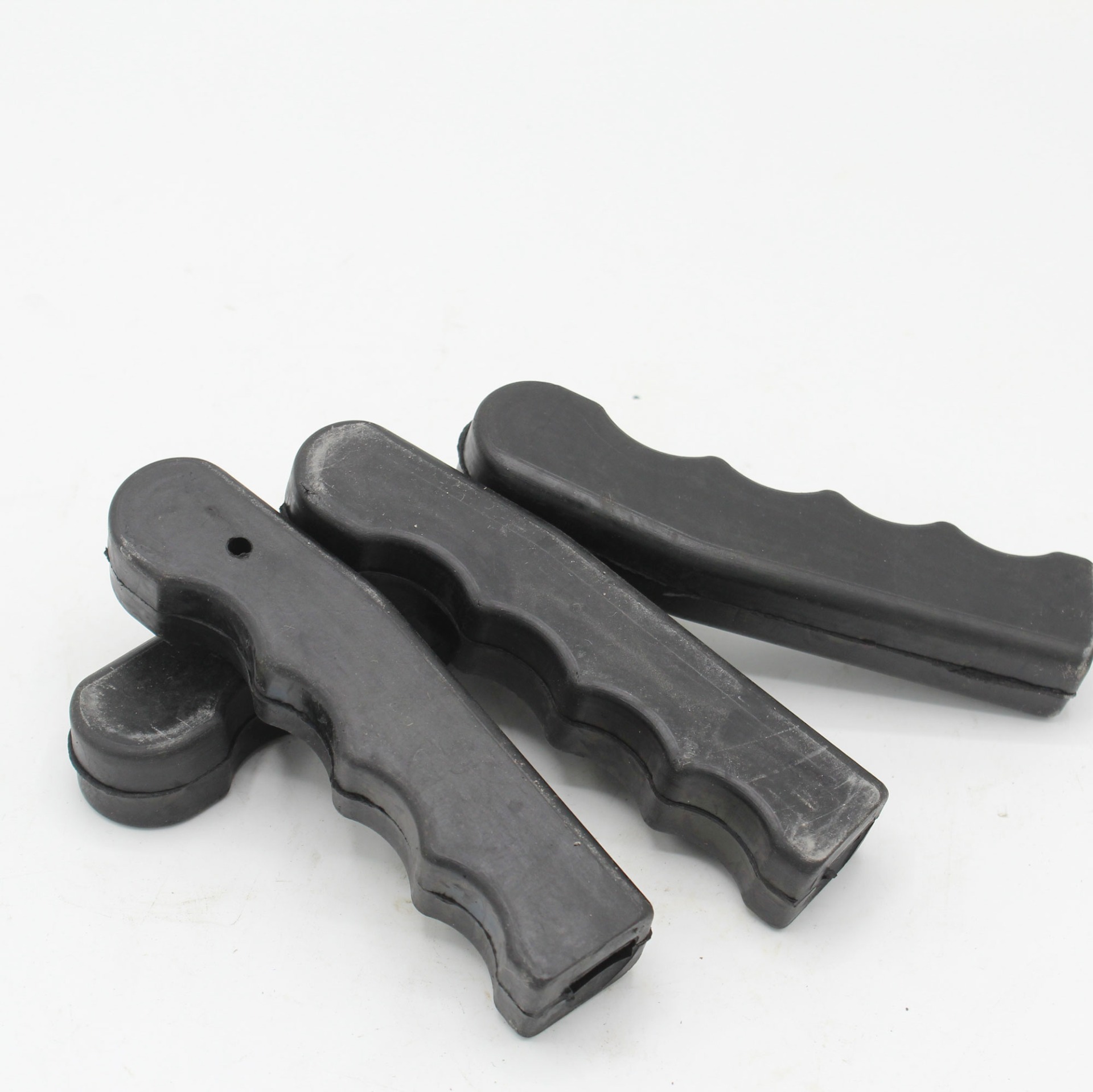 货箱手柄胶-重庆三轮摩托车配件DY