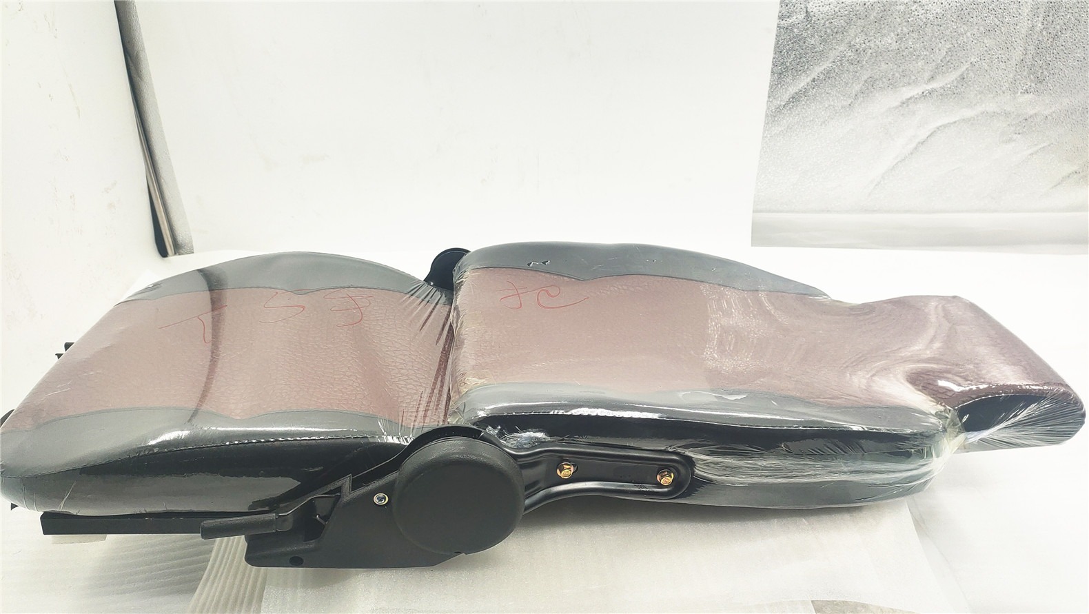 T5手把坐垫-重庆三轮摩托车配件BY