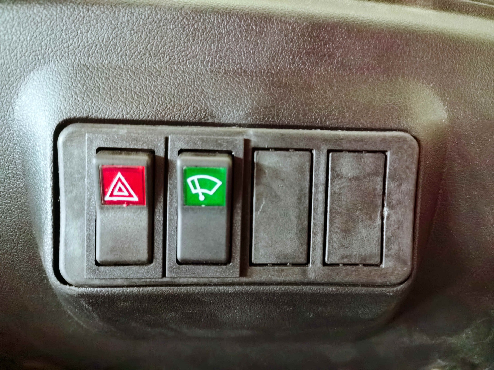 翘班开关组合-重庆三轮摩托车配件BY