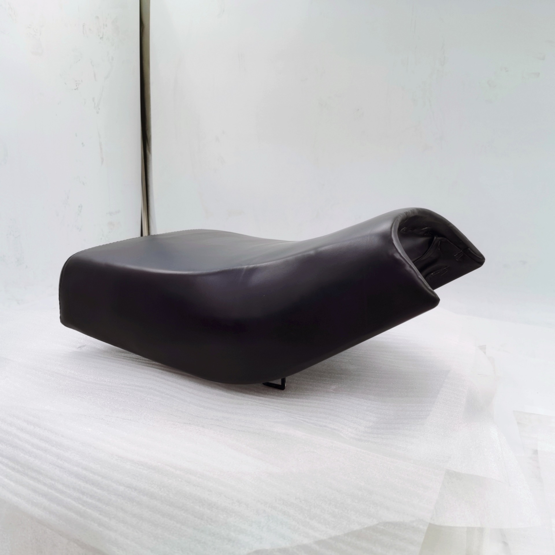 奔牛坐垫-重庆三轮摩托车配件BY