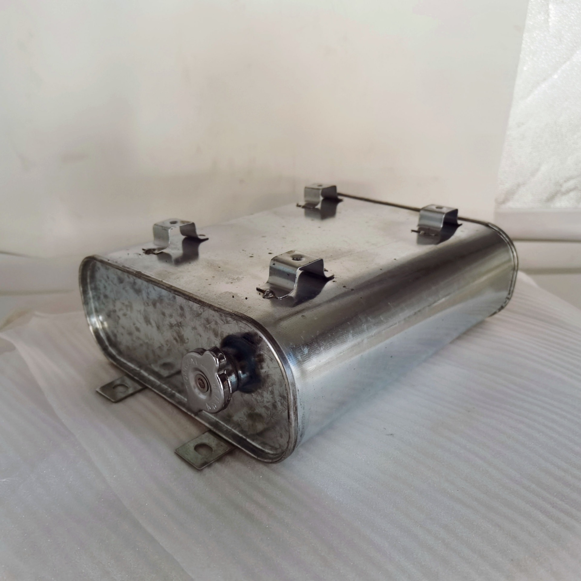 独立刹车喷水水箱-重庆三轮摩托车配件BY