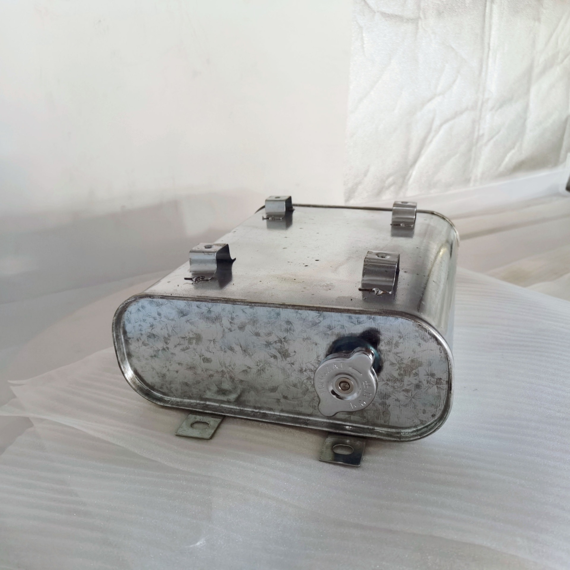 独立刹车喷水水箱-重庆三轮摩托车配件BY