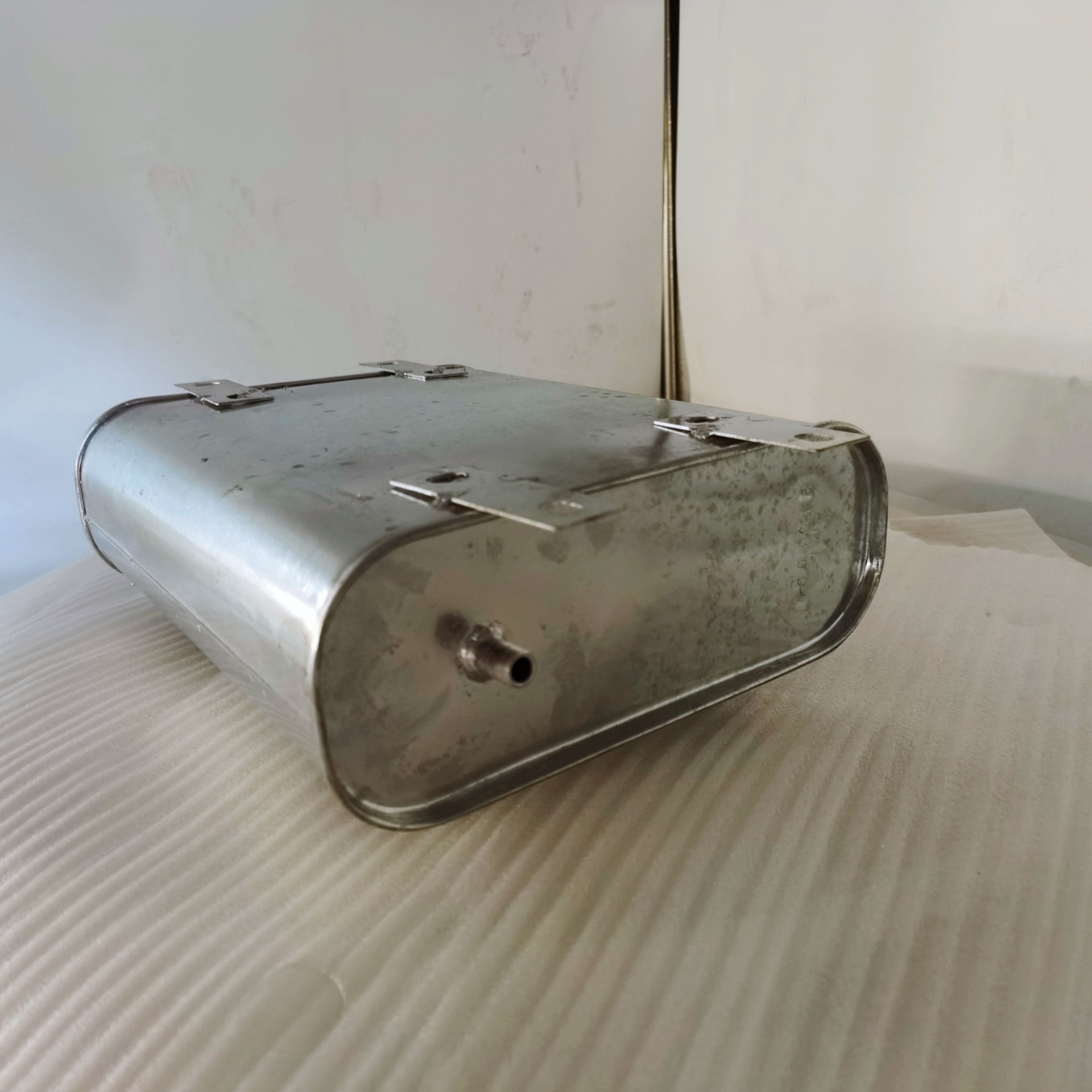 独立刹车喷水水箱-重庆三轮摩托车配件BY