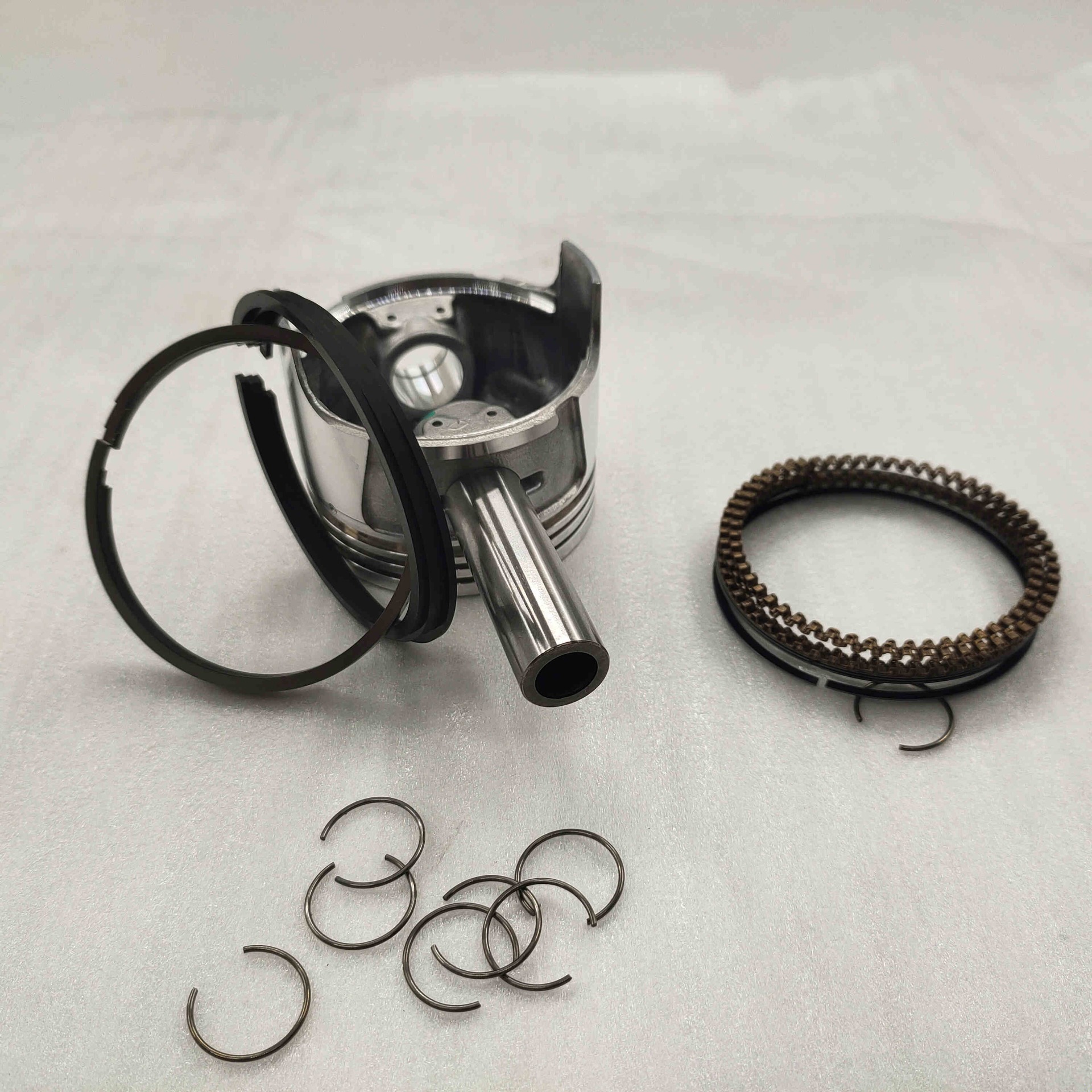 800 water-cooled engine piston complement-Chongqing motorcycle spare parts