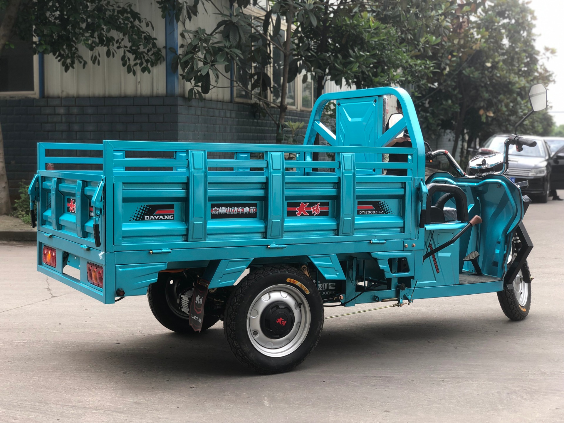 DY-E2 electric cargo tricycle over 1000KW