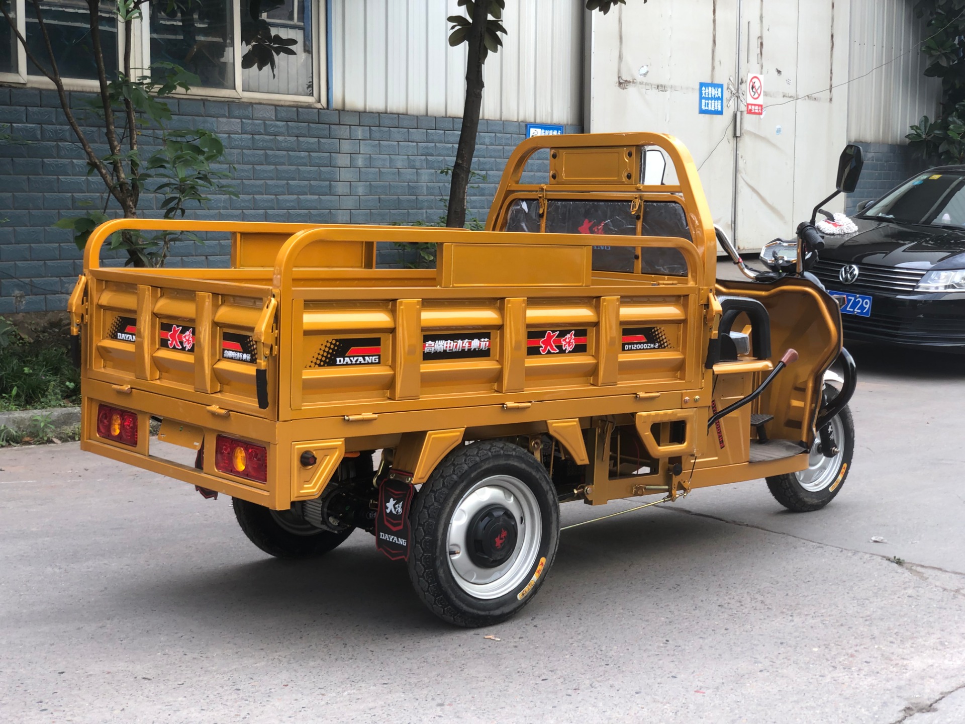 DY-E1 electric cargo tricycle over 1000KW