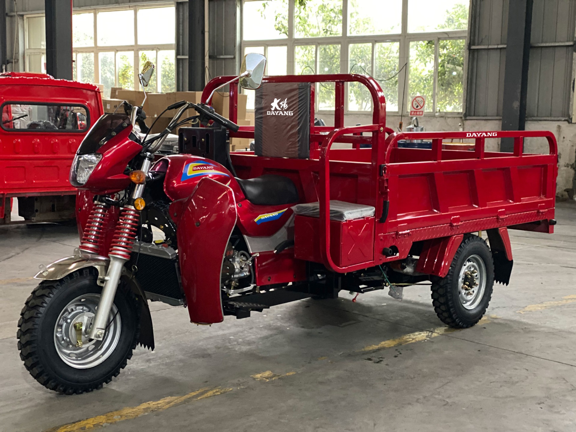 Dayang Brand Tricycle Cargo Tricycle Heavy Loading Rickshaw 300cc Water Cooled Engine For Global Market