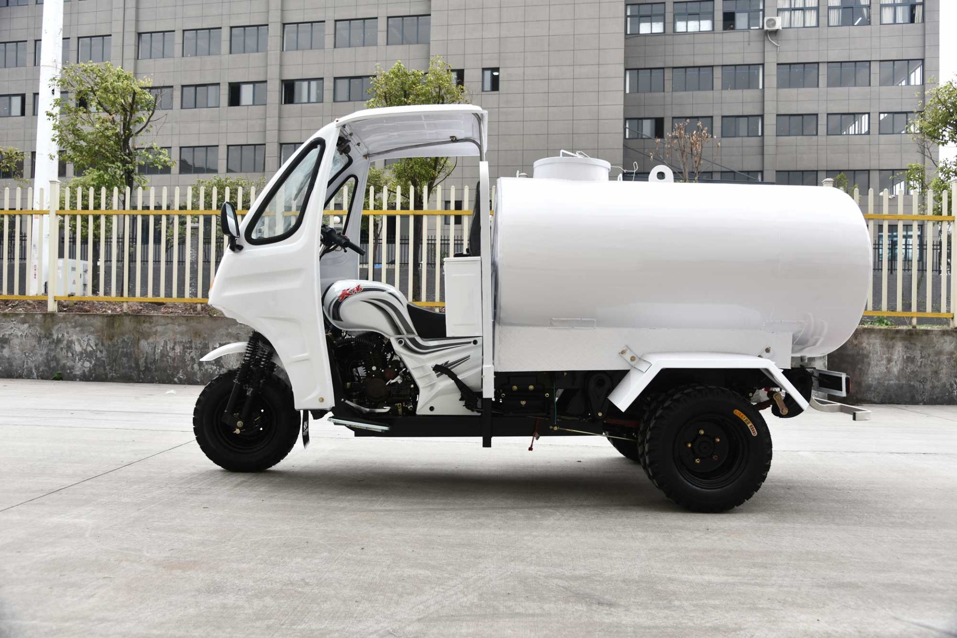 200 250cc Water Tank Truck Multi-function Sprinkler Truck Water Tricycle From Original Factory Quality Approved