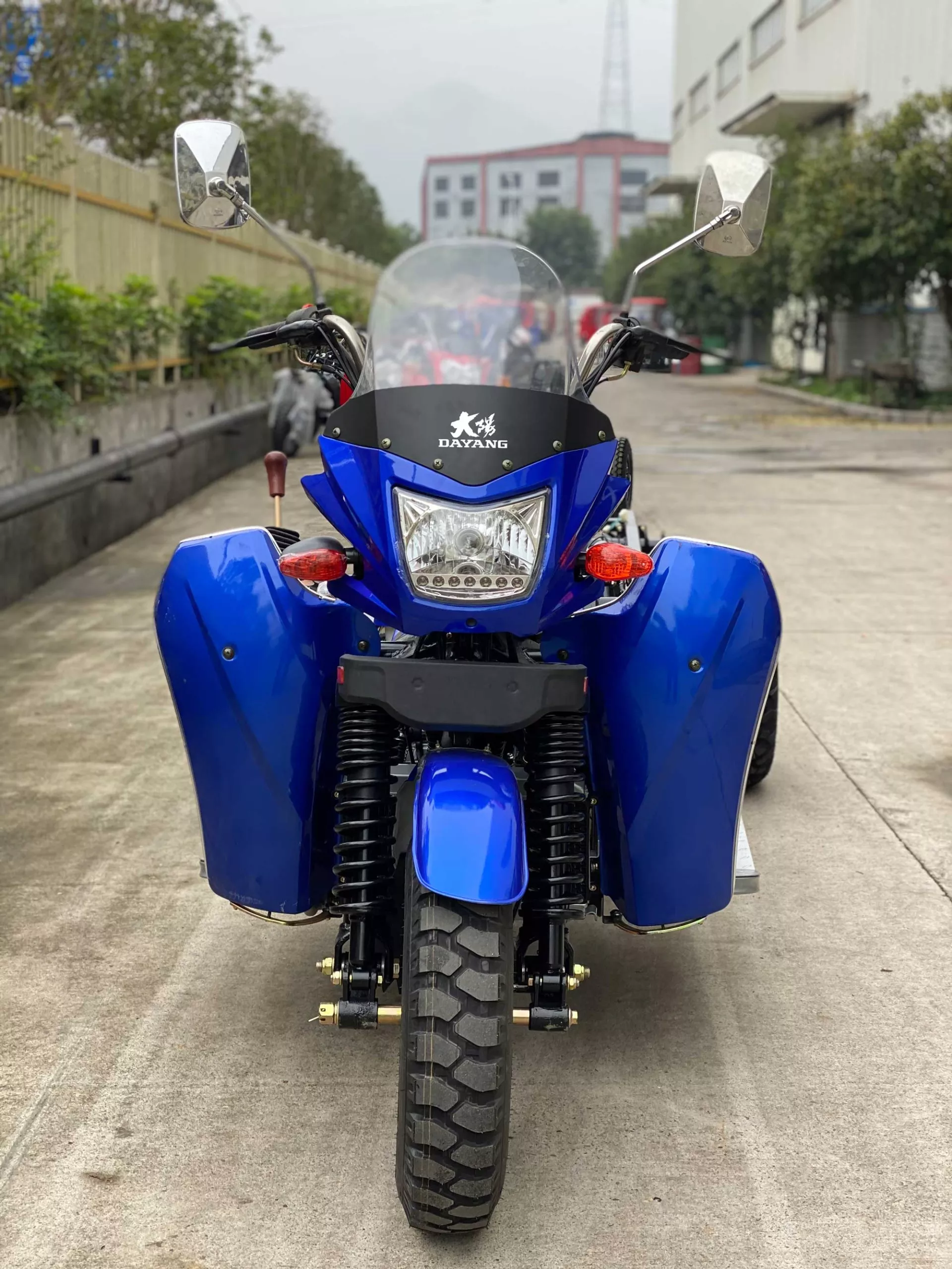 Factory Cheap Price 70km/h Rase 300cc Water Cooled Petrol Three Wheels Cargo Tricycle Customized Body Frame