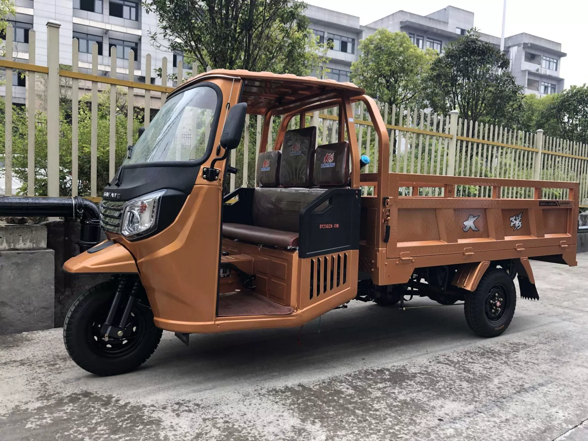 DAYANG OEM Comfortable driving 200cc cargo motorcycle tricycle Cargo Trike China