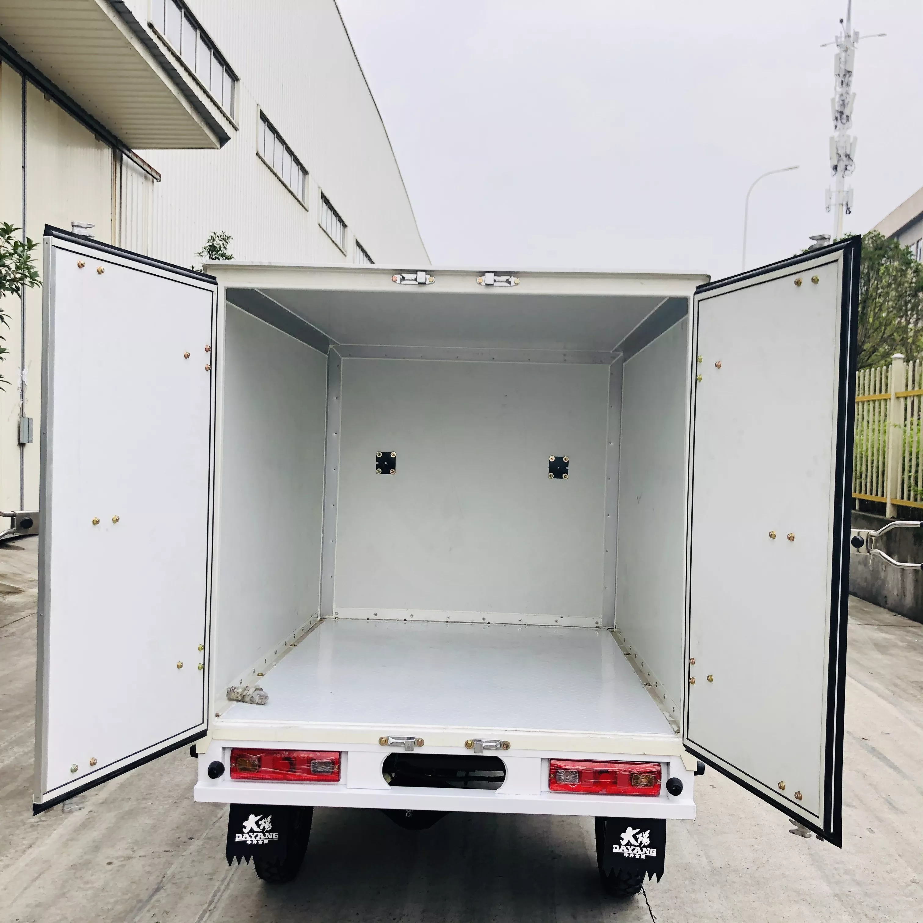 200cc High Quality Engine Single Cylinder Air-cooled Dongba Semi-floating Changan 220-strand Rear Axle White Body Ccc Origin