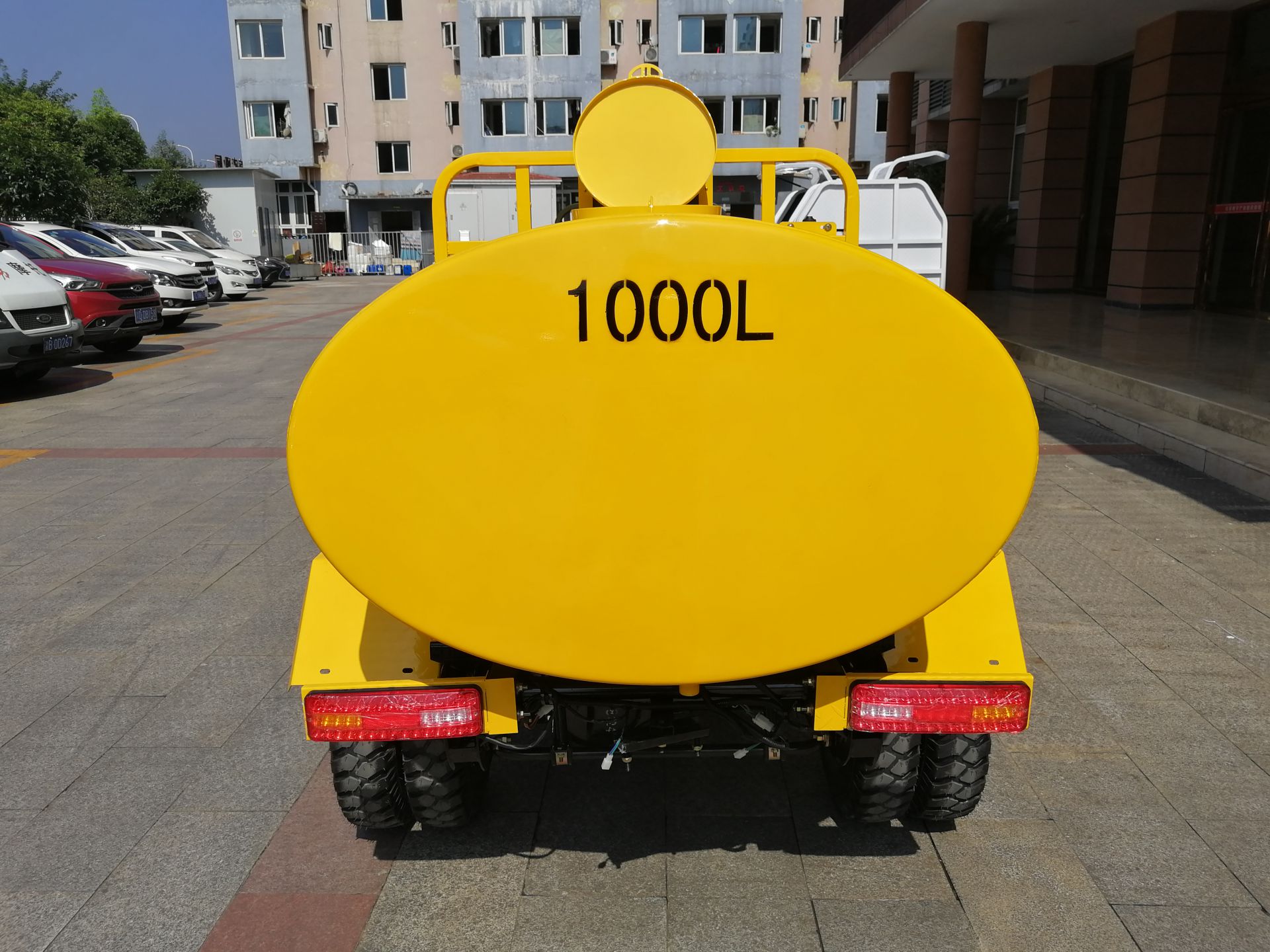 Dayang Water Tanker Tricycle Displacement 200cc/250cc/300cc Capacity 1000l 1600l Sprinkler Tricycle Fire Tricycle