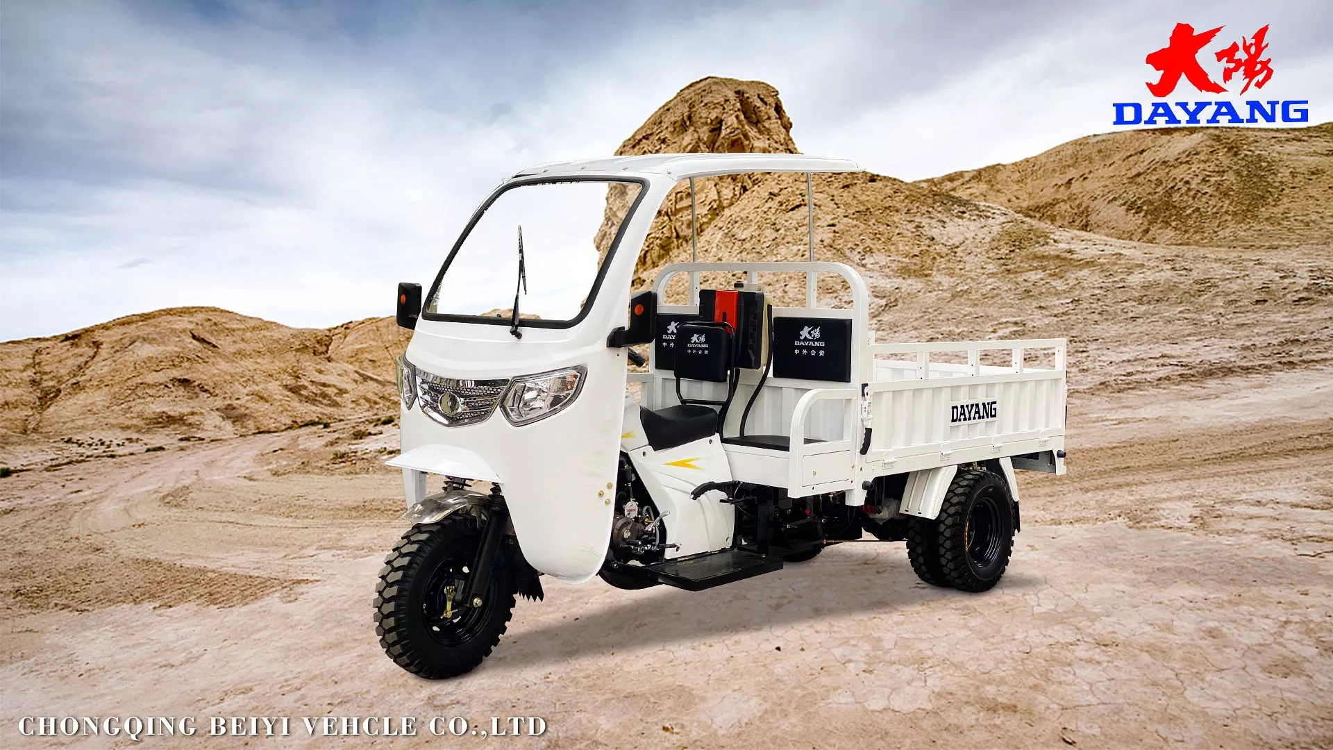China Dayang Brand 3 Wheel Tricycle Three Wheels Cabin Cargo Tricycle 1 Ton 300cc Cabin Tricycle Open Size