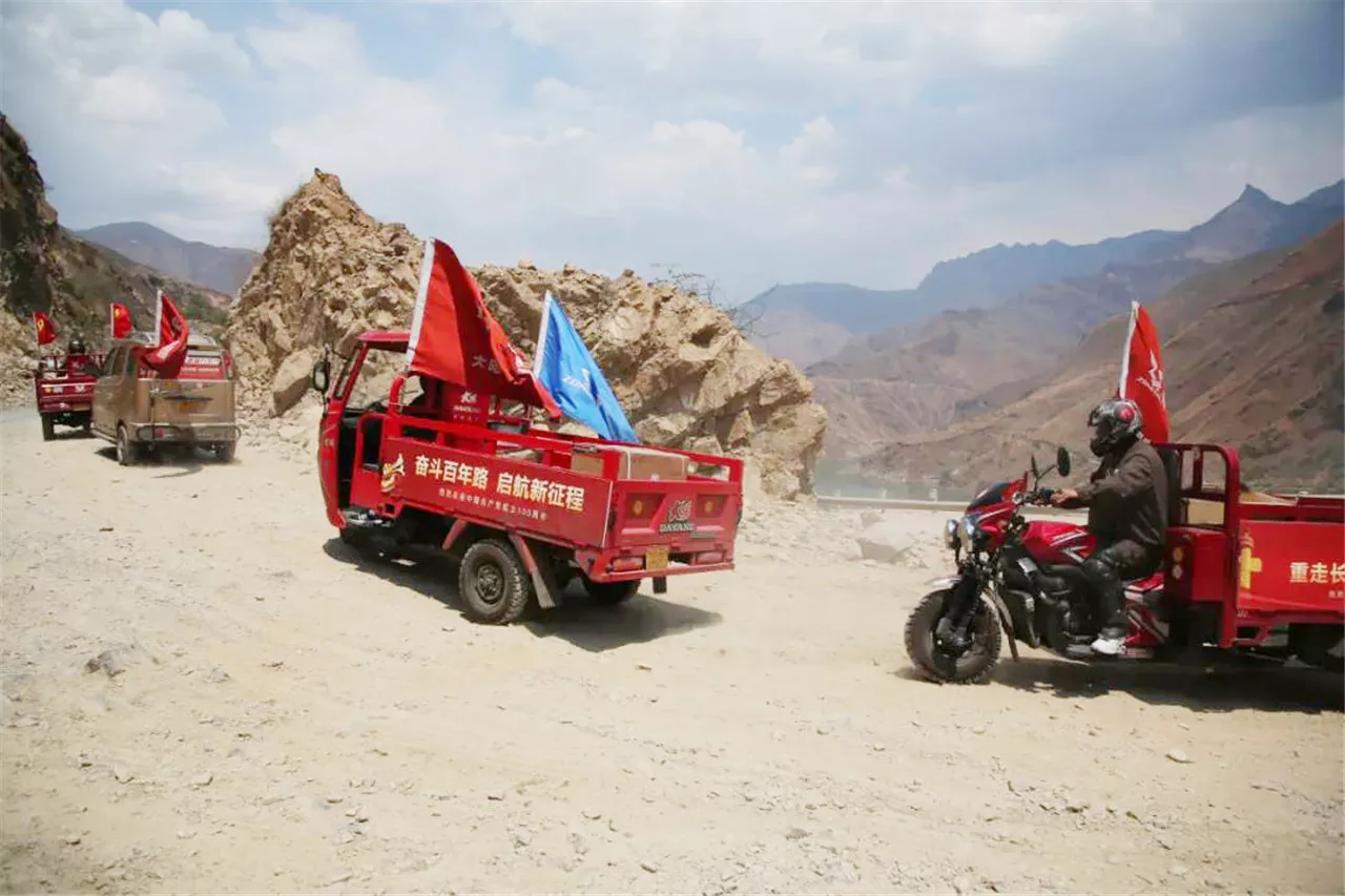 200cc Water Cooling Gasoline Engine Three Wheel Cargo Tricycle With Cabin