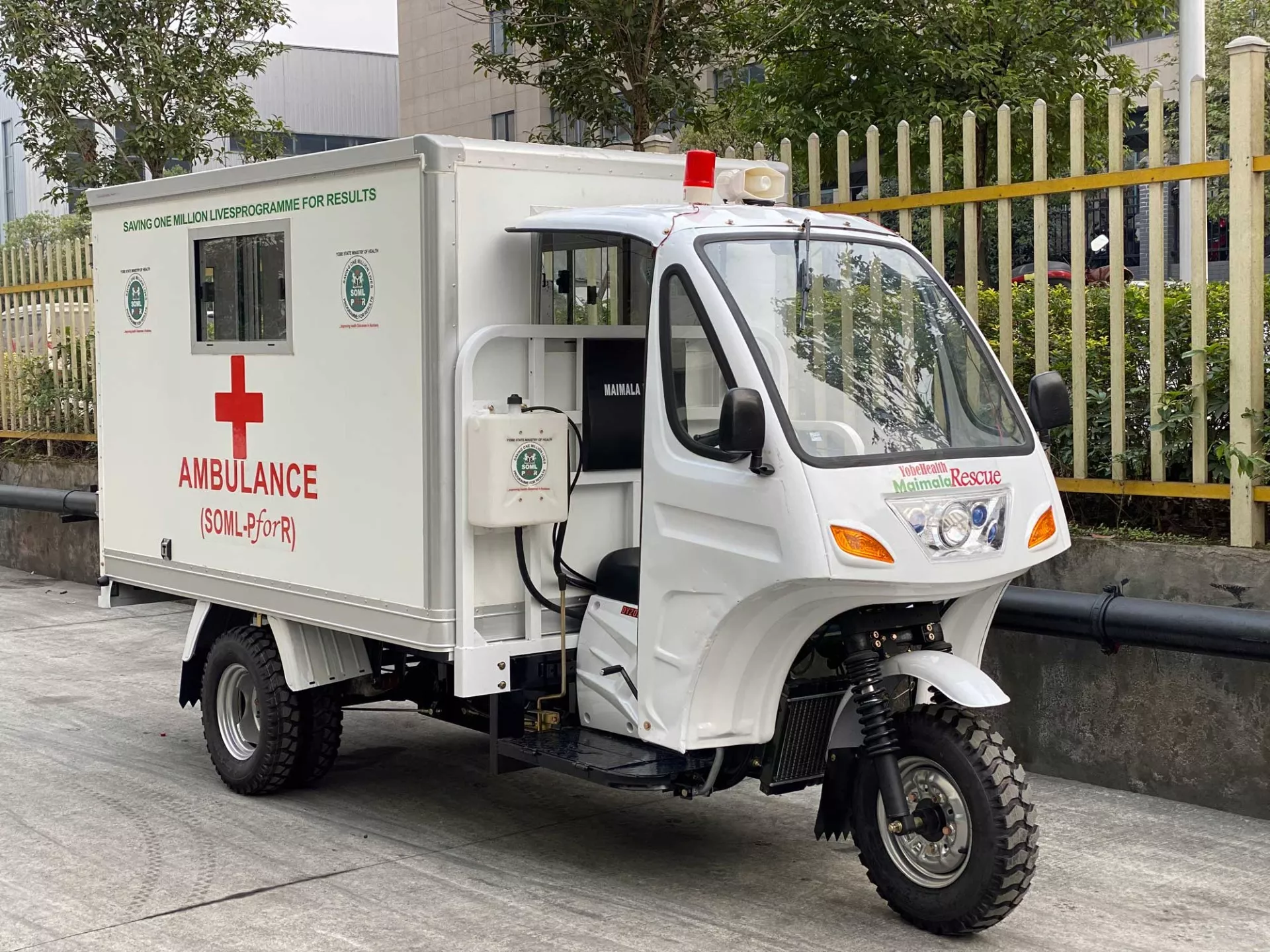 Adult Tricycle Ambulance Trtcycle Electric Tricycle Car China Closed Type Folding 2015 Motorized 201 - 250cc DY200ZK-A Passenger