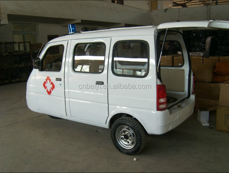 4 People Closed Ambulance Motorized Tricycle in Africa 201 - 250cc 11L Gasoline Passenger Drum Brake 2.8l/100km Electric/kick