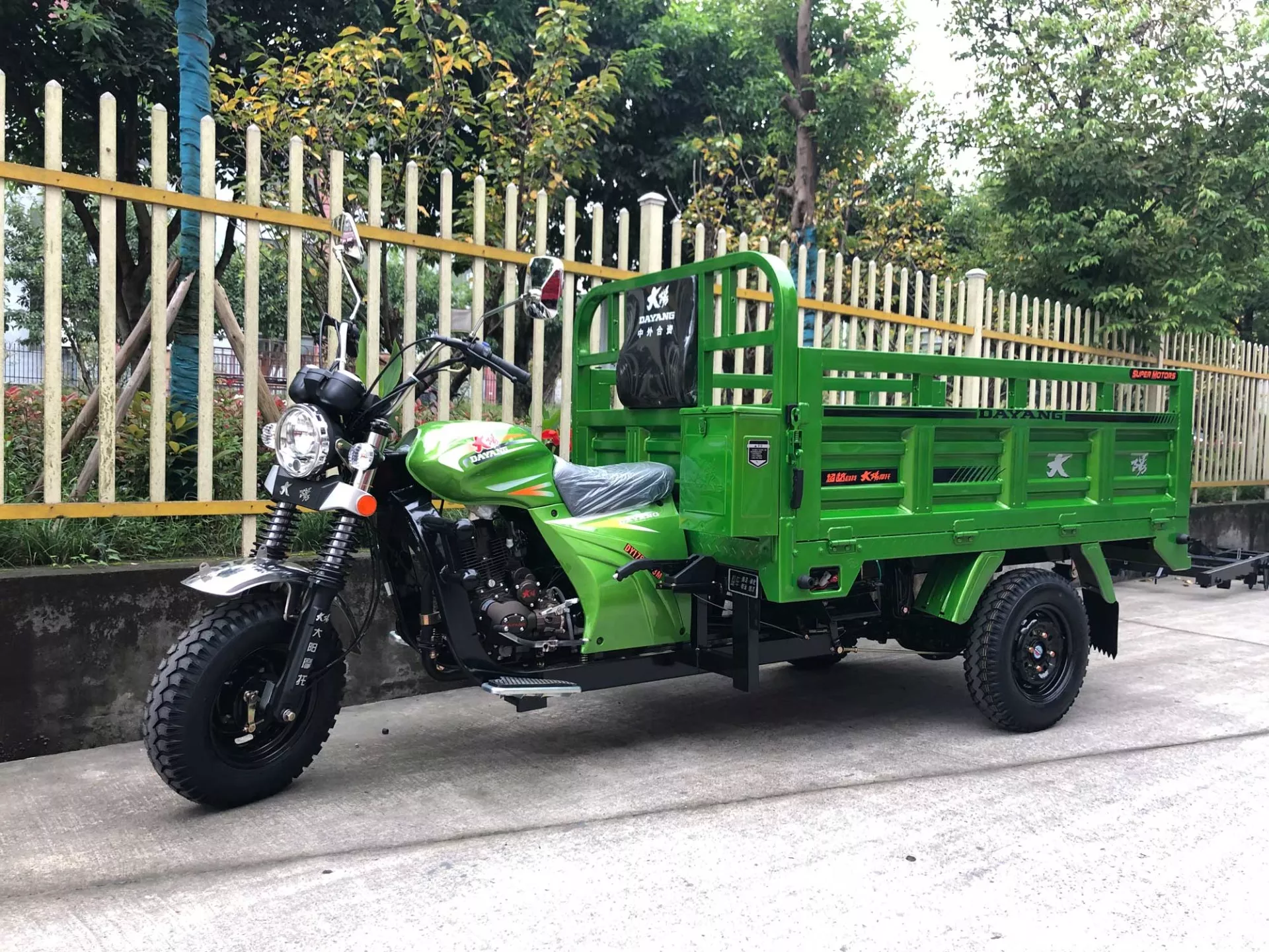 DAYANG brand family Cargo Bike One Seat 150cc motorized tricycles strong transport tricycle with motor