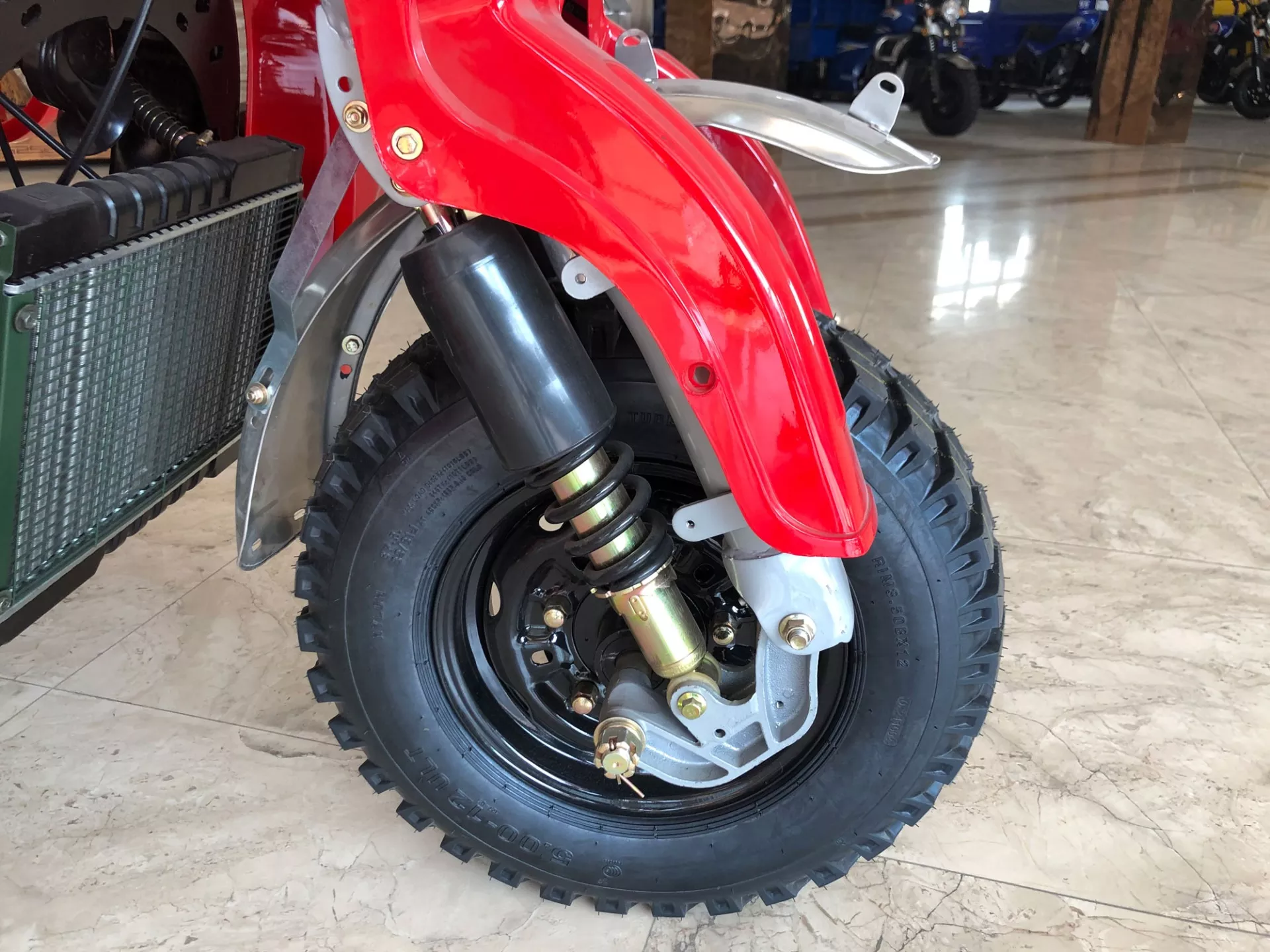 Chinese 250cc cargo motor trimoto new asia price Automatic unloading  motorized adult tricycles