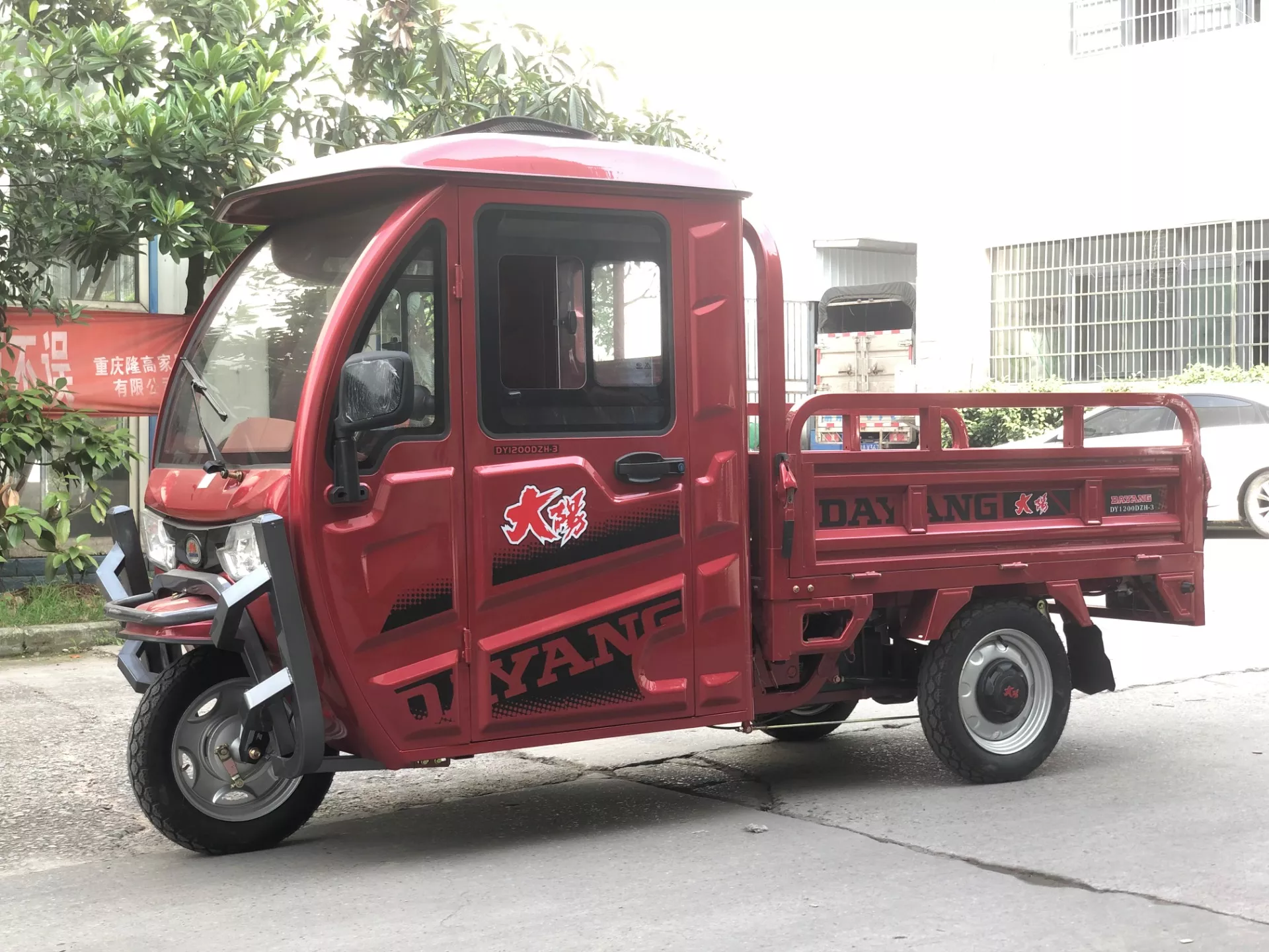 BEIYI Electric Cargo Tricycle Enclosed Mini Scooter for Adult 1500w 72V 45A Max Red Closed Body for Global Market 3.75-12