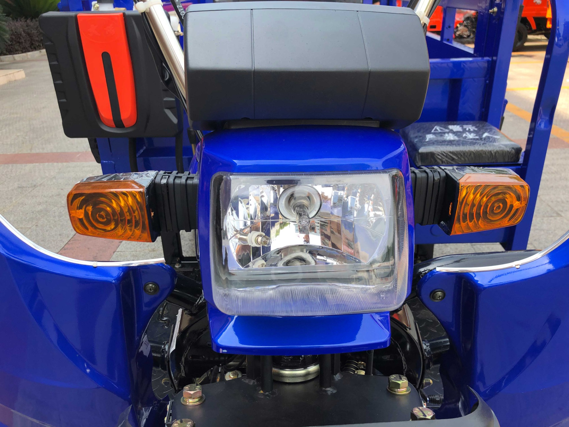 High Power Engine 3 Wheel Motorcycle 200cc moto cargo tricycle professionnel price gas tricycle three wheel motorcycle