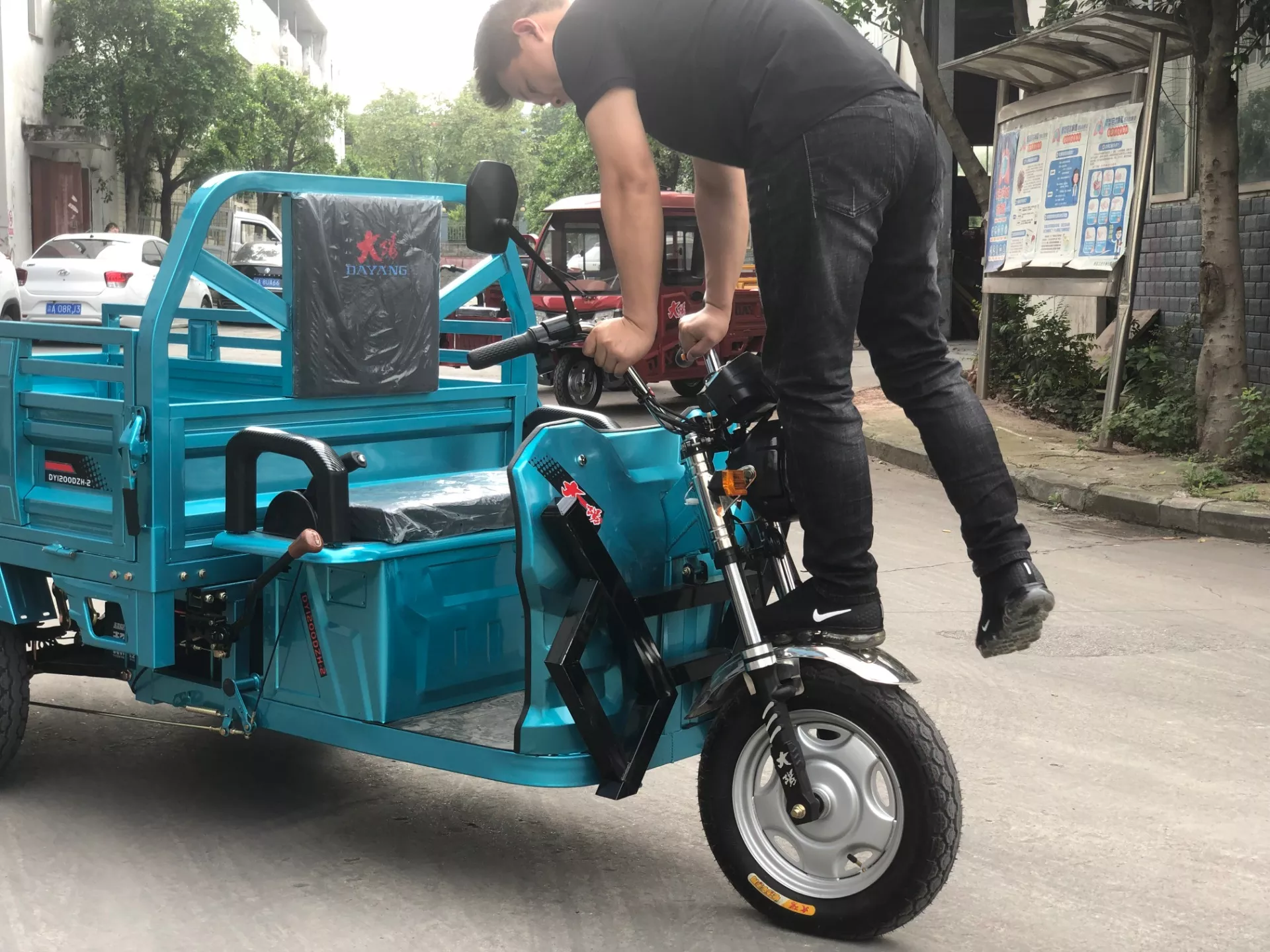 High Quality Electric Trike Scooter Three Wheel Motorized Driving Type Tricycle Popular Blue body China for global