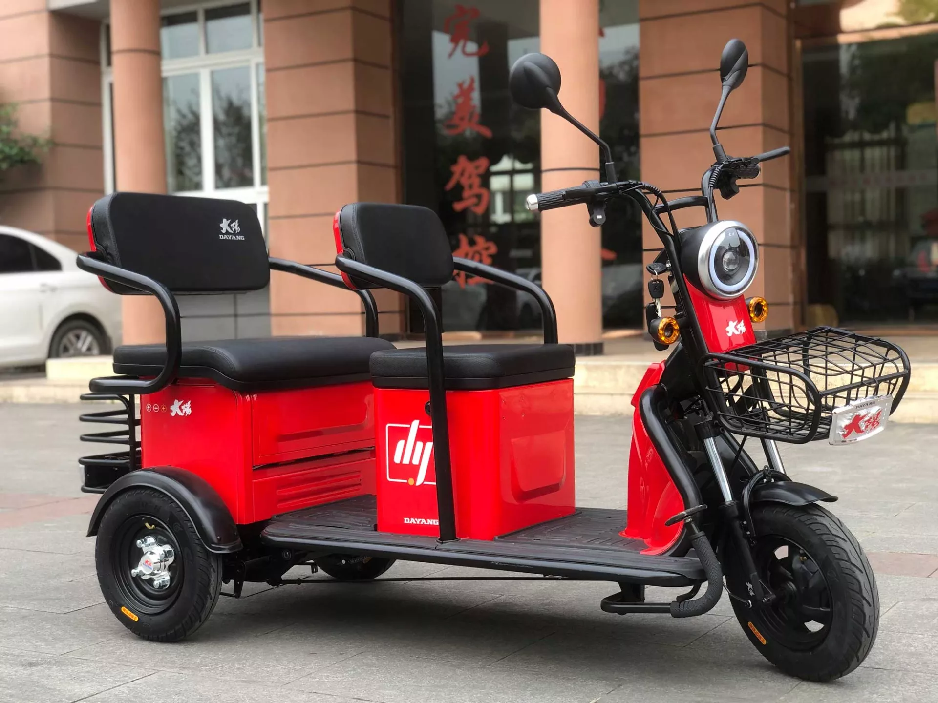 2022  factory electric tricycle 350W differiential motor 3 wheel leisure  tricycle  for adult passenger and cargo carrier