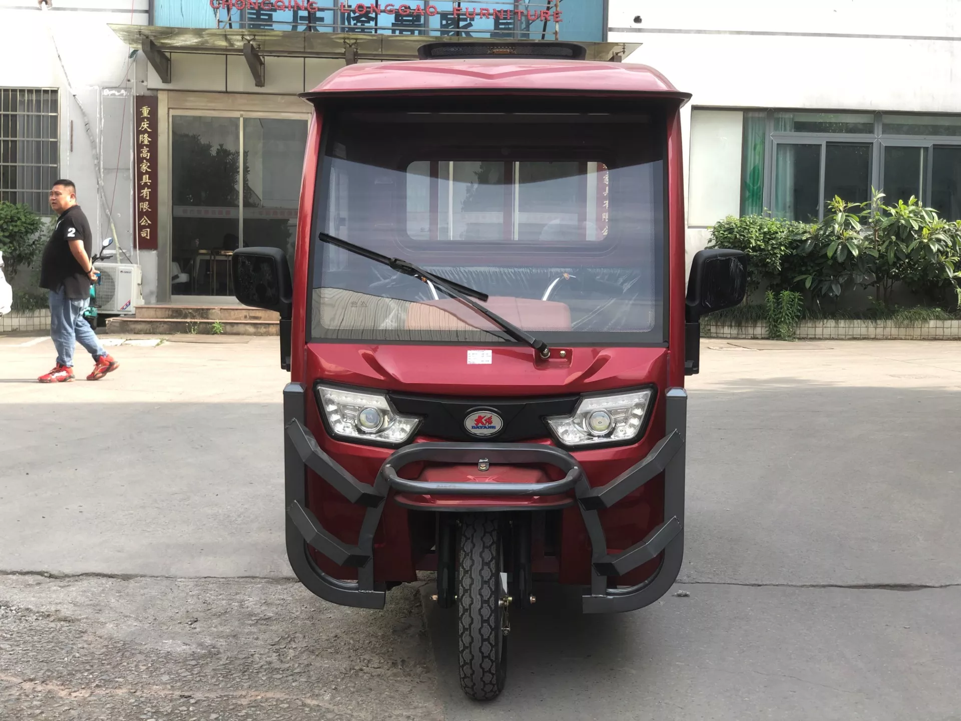 BEIYI Electric Cargo Tricycle Enclosed Mini Scooter for Adult 1500w 72V 45A Max Red Closed Body for Global Market 3.75-12