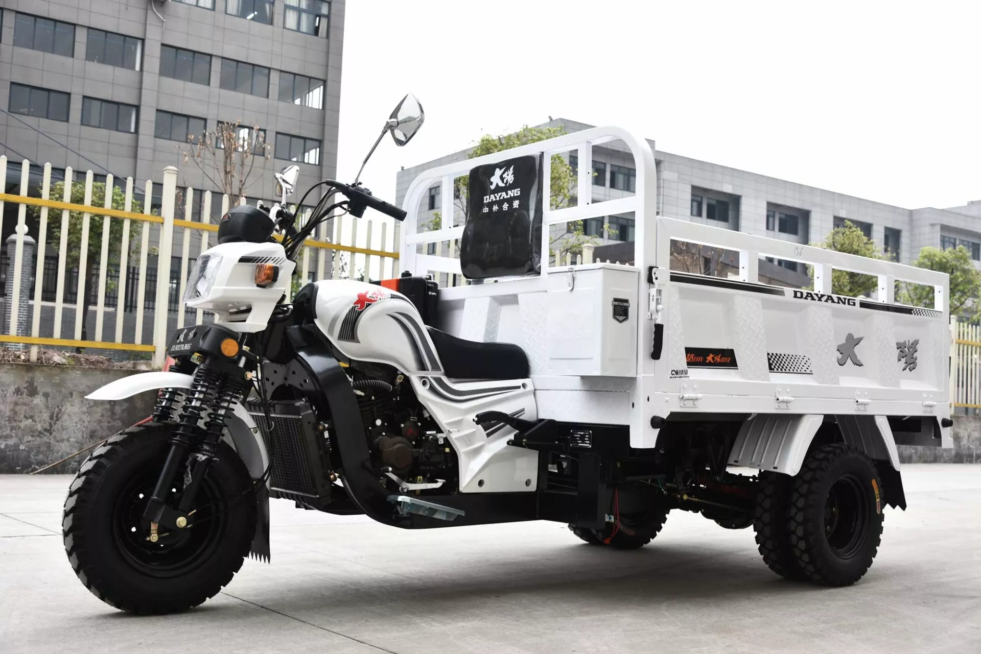 DAYANG Brand Chongqing new carry cargo motorcycle 3 wheels gas engine water-cooled tricycle truck sell in africa