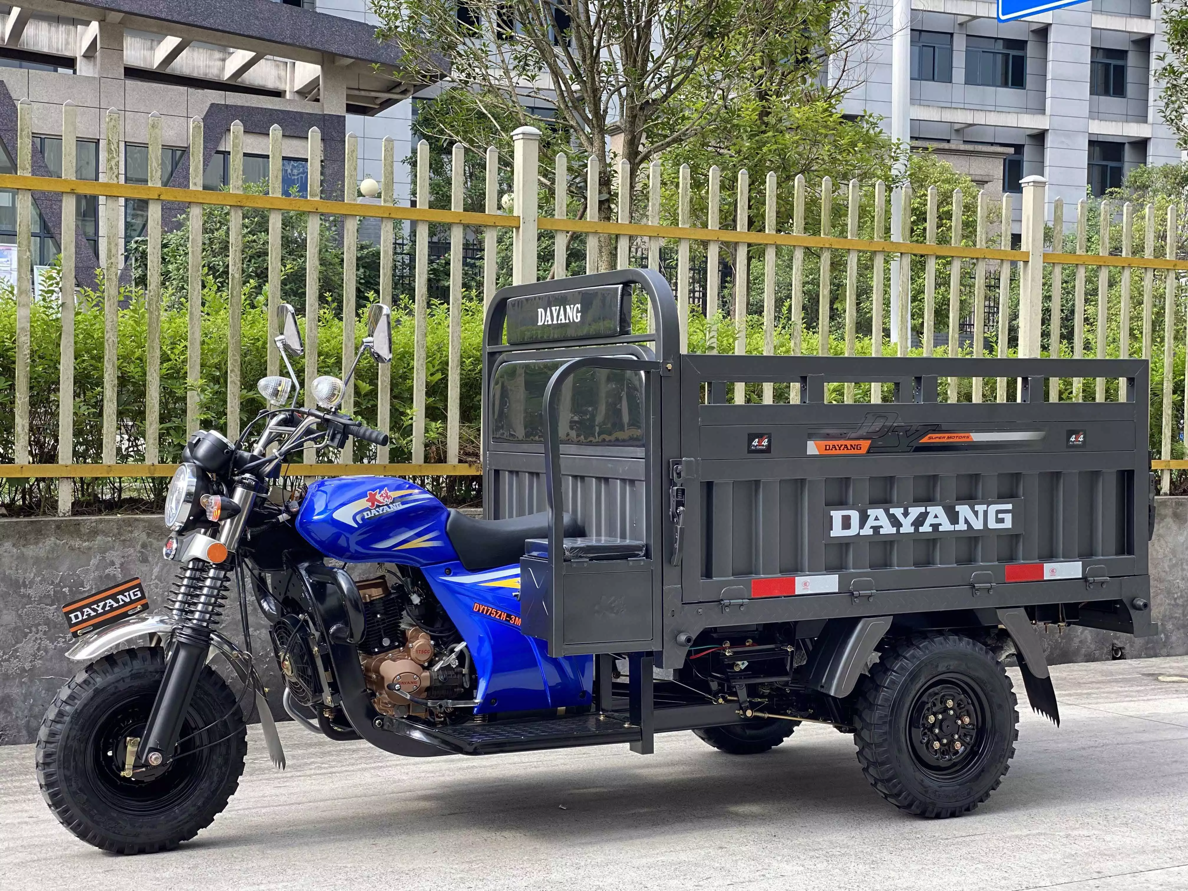 DAYANG Three Wheels two tone color gasoline cooler motorized farming truck  gas powered farm cargo truck tricycle